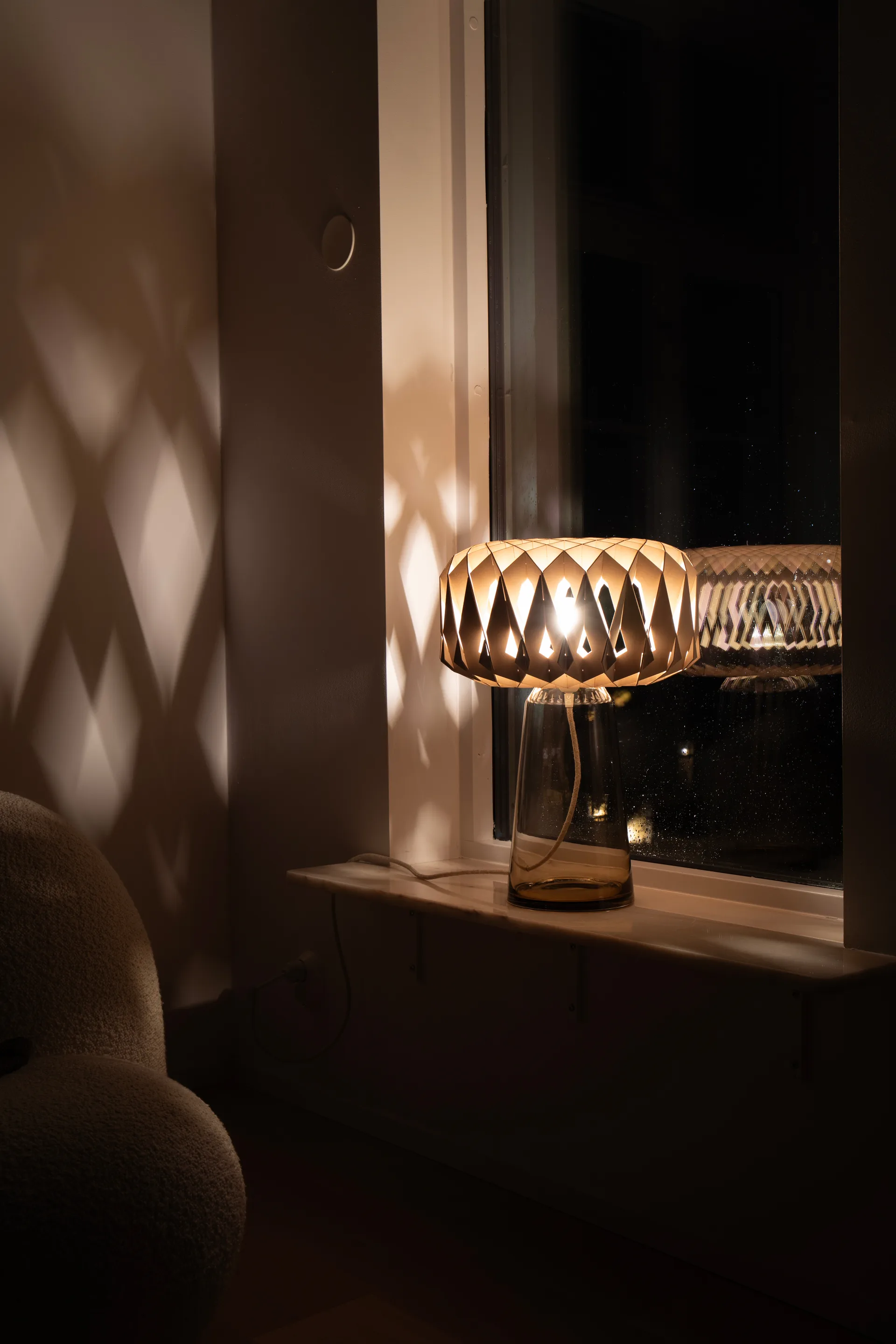 Signature 35 table lamp, Amber-birch, Ø36.5x53 cm Pilke