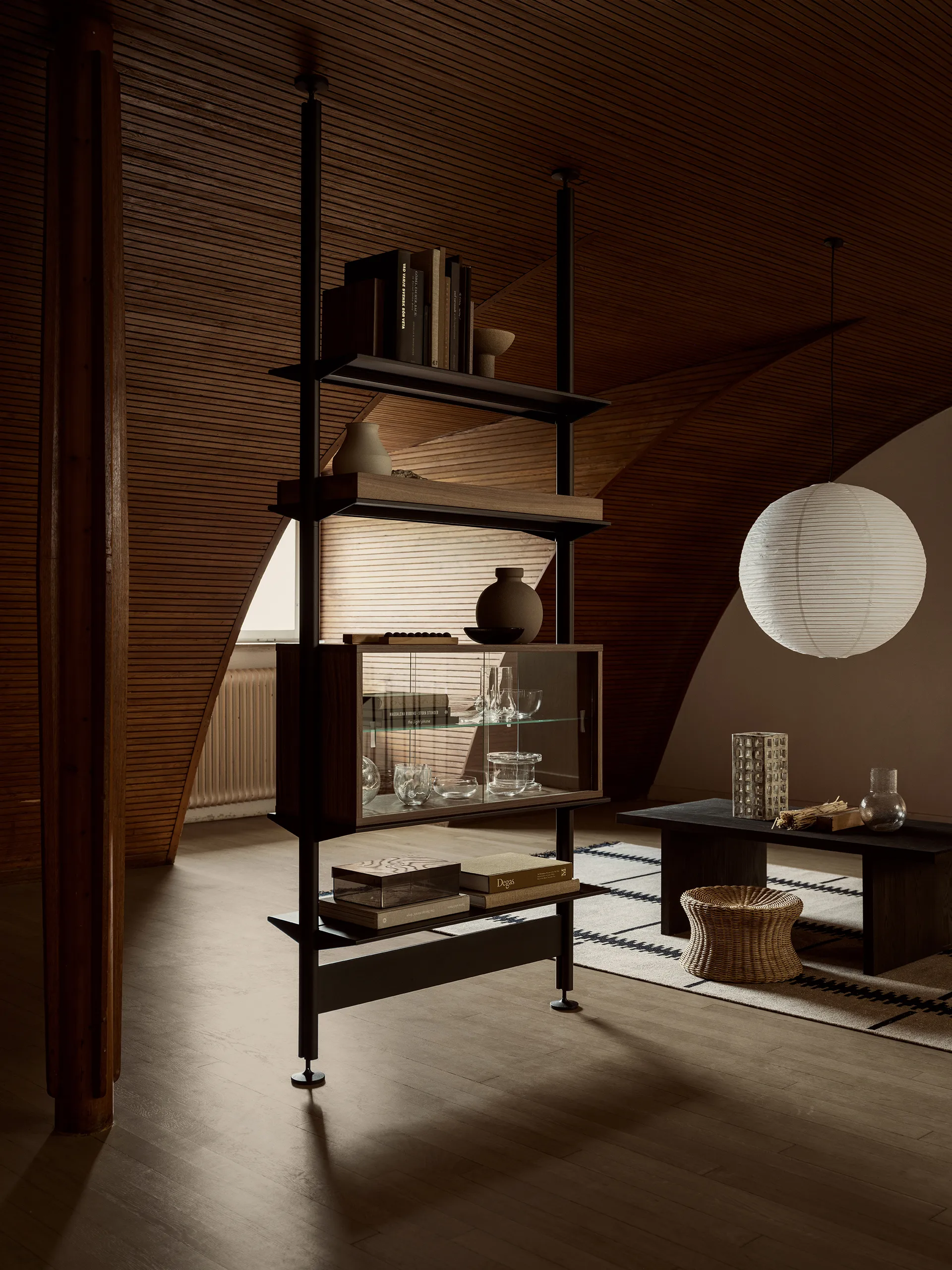 Pira display cabinet, Walnut-clear glass, 90x31 cm, glass back Pira