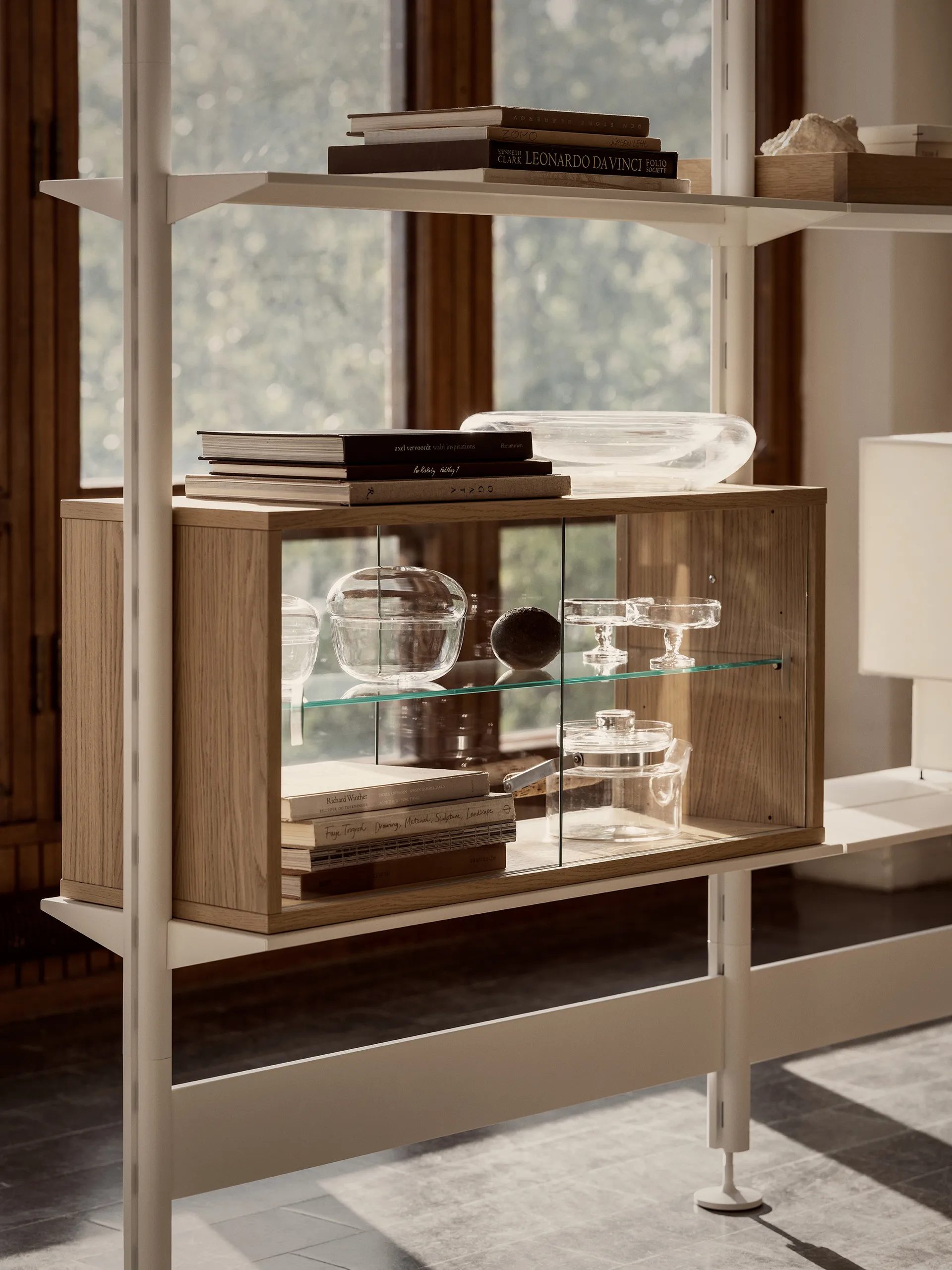 Pira display cabinet, Whitewashed oak-clear glass, 90x31 cm, 4 doors Pira