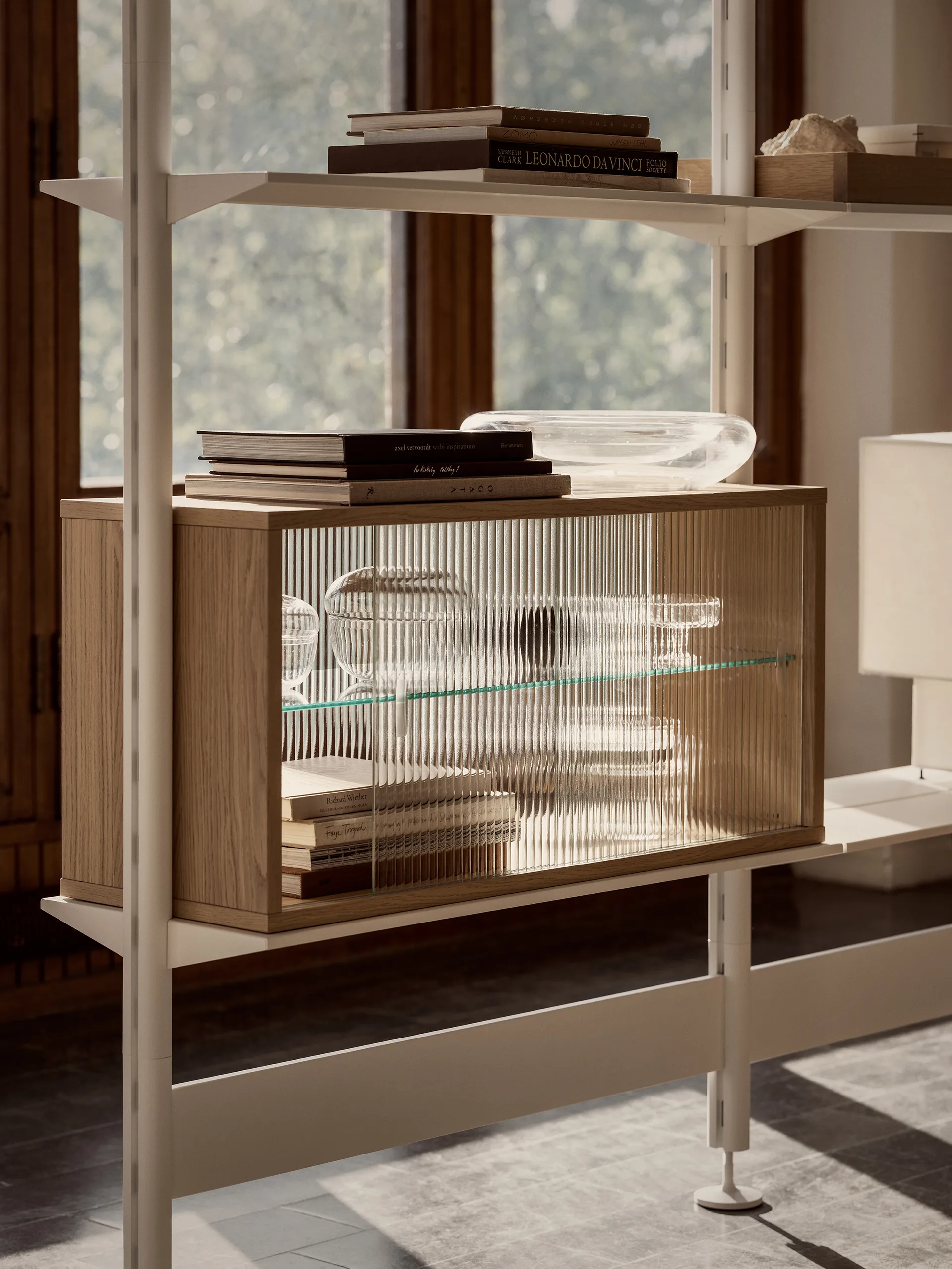 Pira display cabinet, Whitewashed oak–fluted glass, 70x31 cm, 4 doors Pira