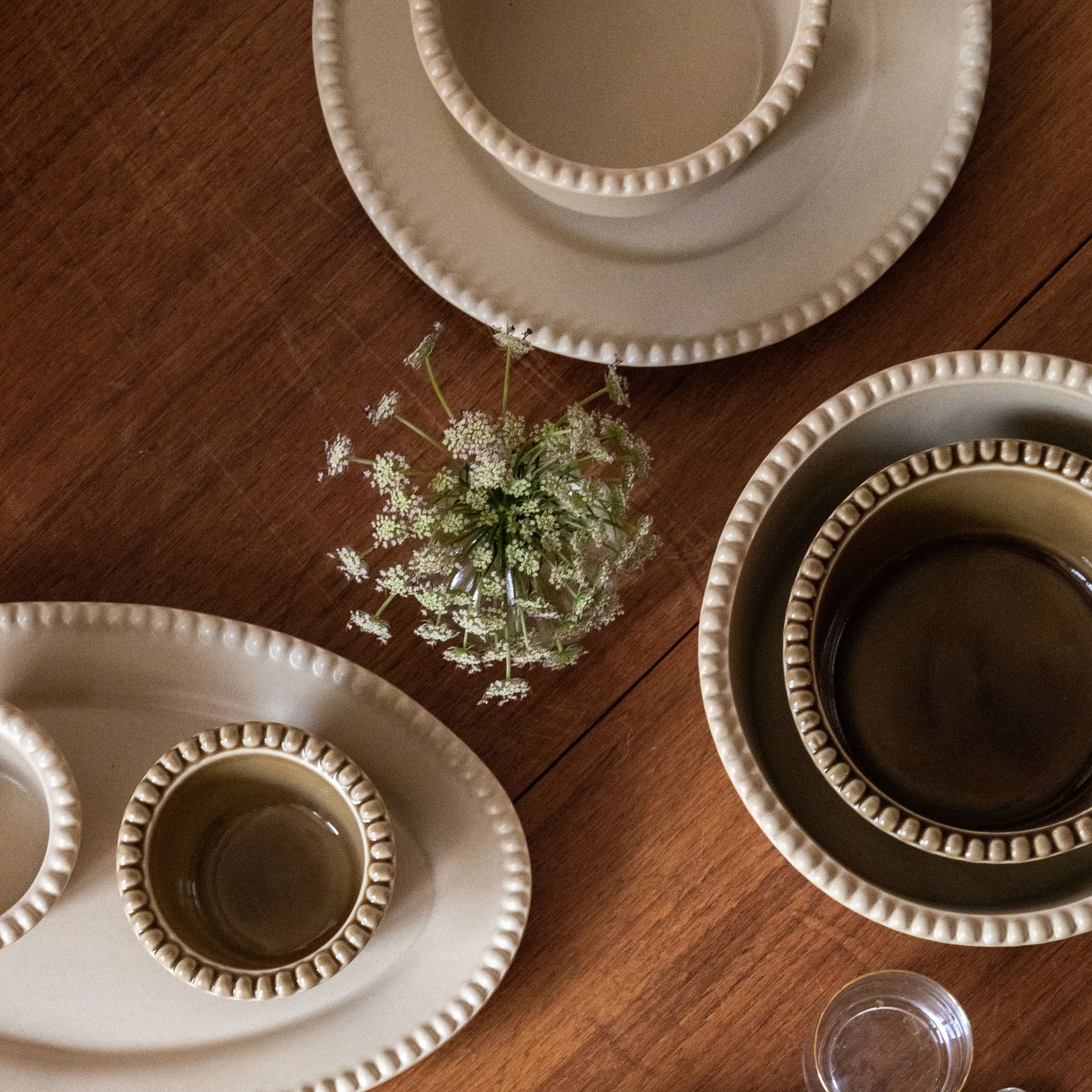 Daria serving plate 35 cm stengods, Sand PotteryJo