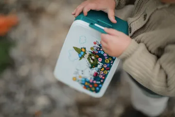 Moomin Meadow lunch box 12x18.5 cm - Green - Rätt Start