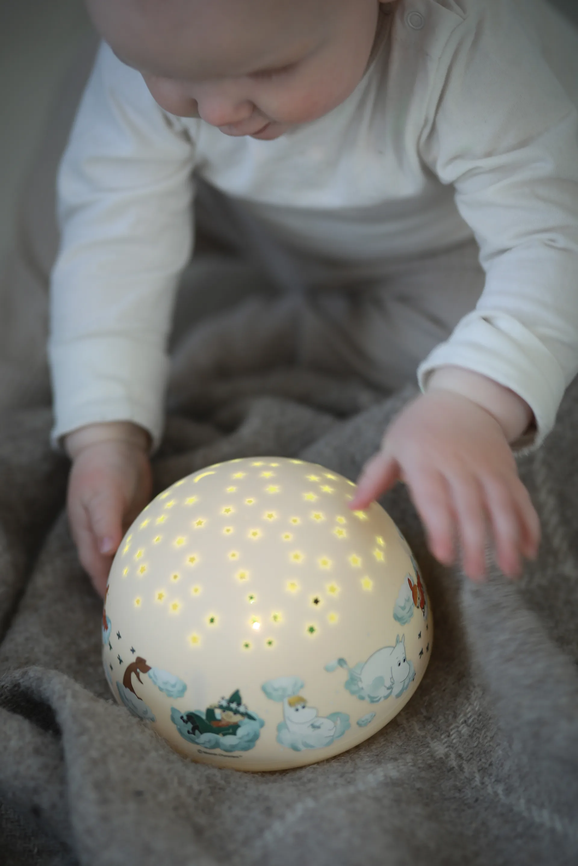 Moomin night lamp with starry sky and music, Yellow Rätt Start