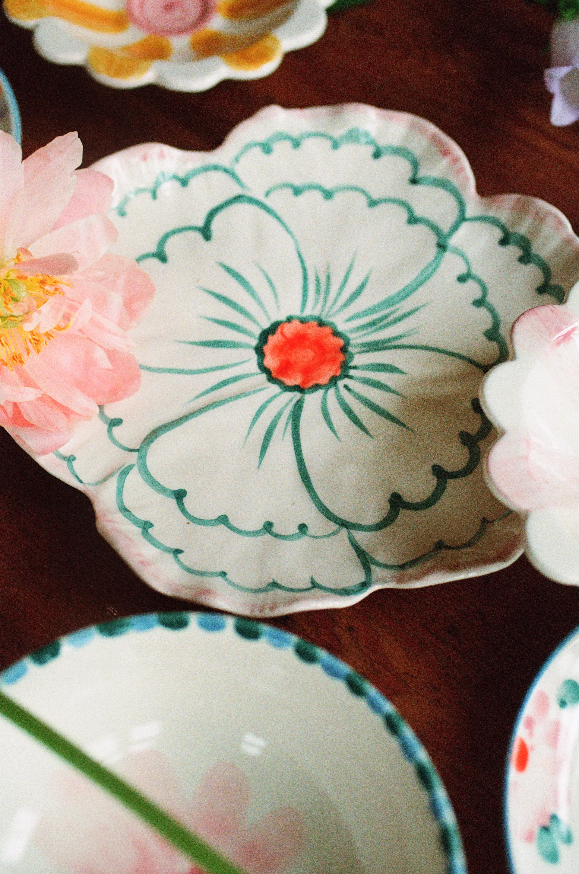 Rice Flower plate Ø19.5 cm, Pink border RICE