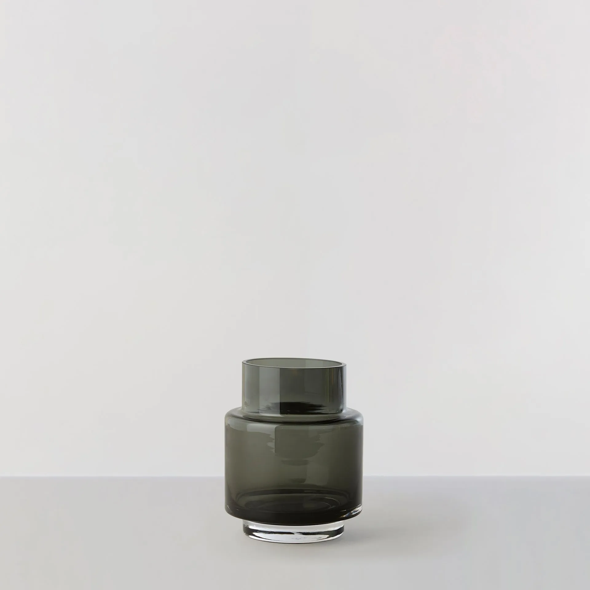Hurricane no. 53, smoked grey Ro Collection