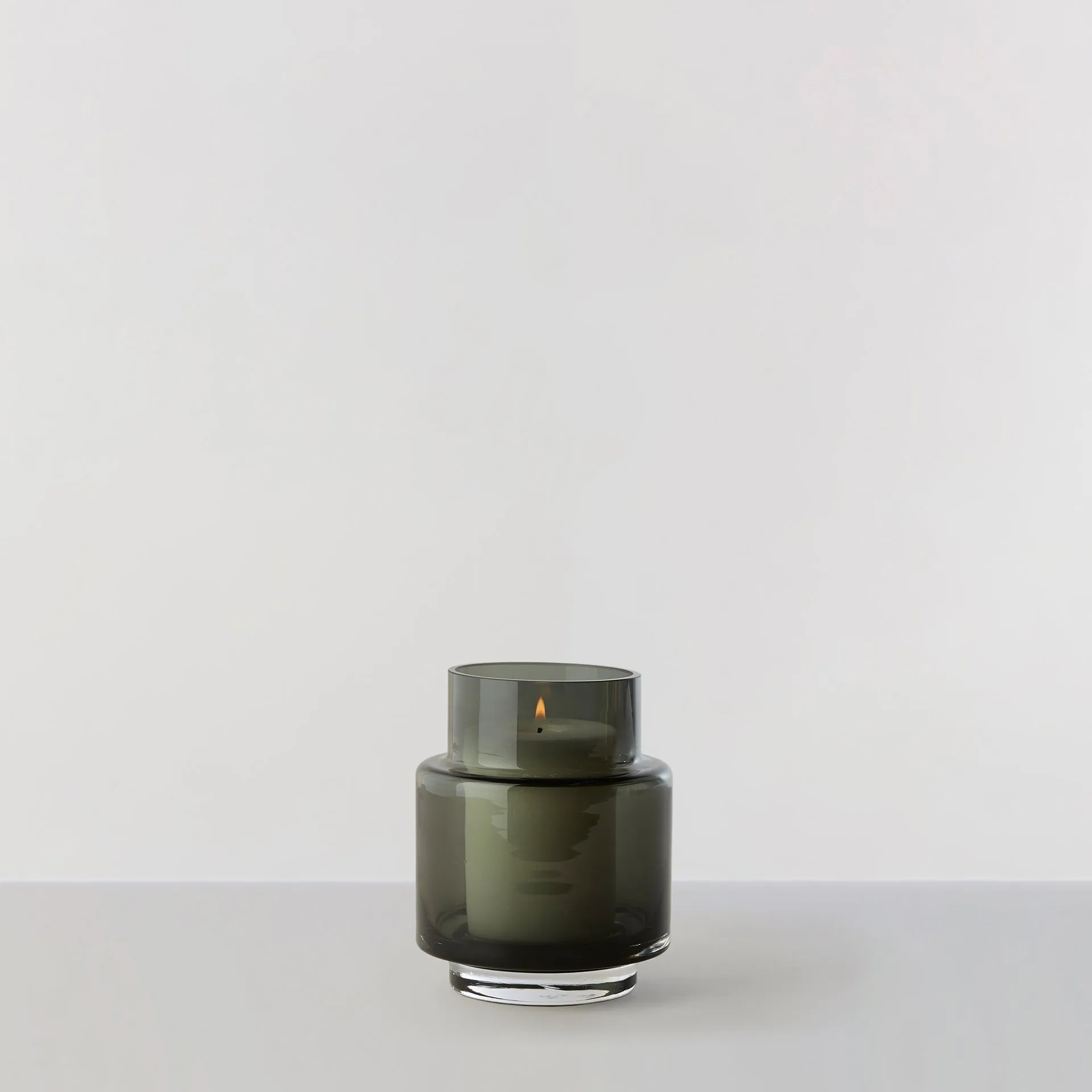 Hurricane no. 53, smoked grey Ro Collection