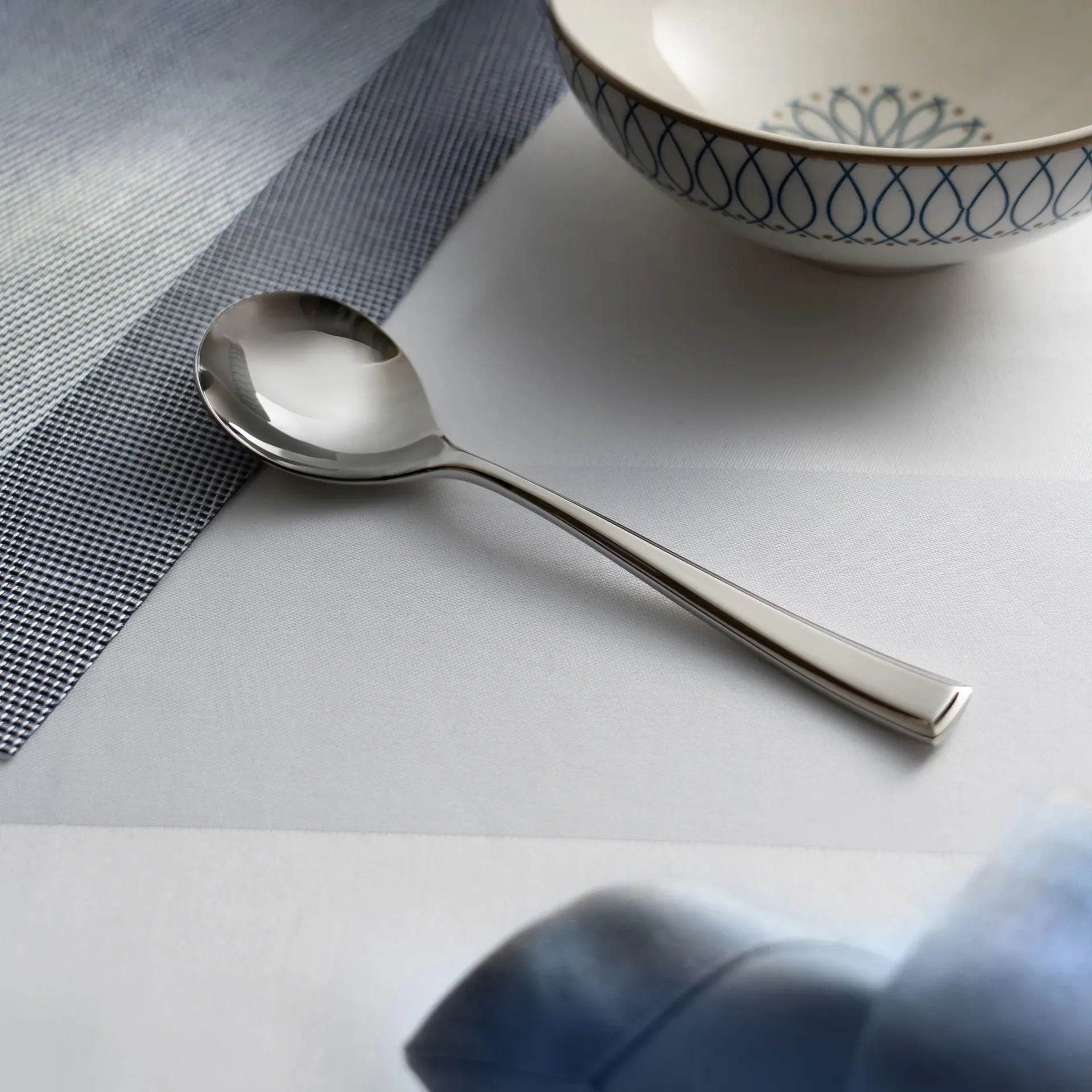Fairford bright round soup spoon, Stainless steel, 18.1 cm Robert Welch