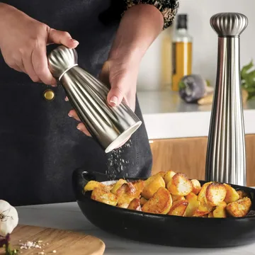 Palm Satin salt mill - Small-stainless steel - Robert Welch