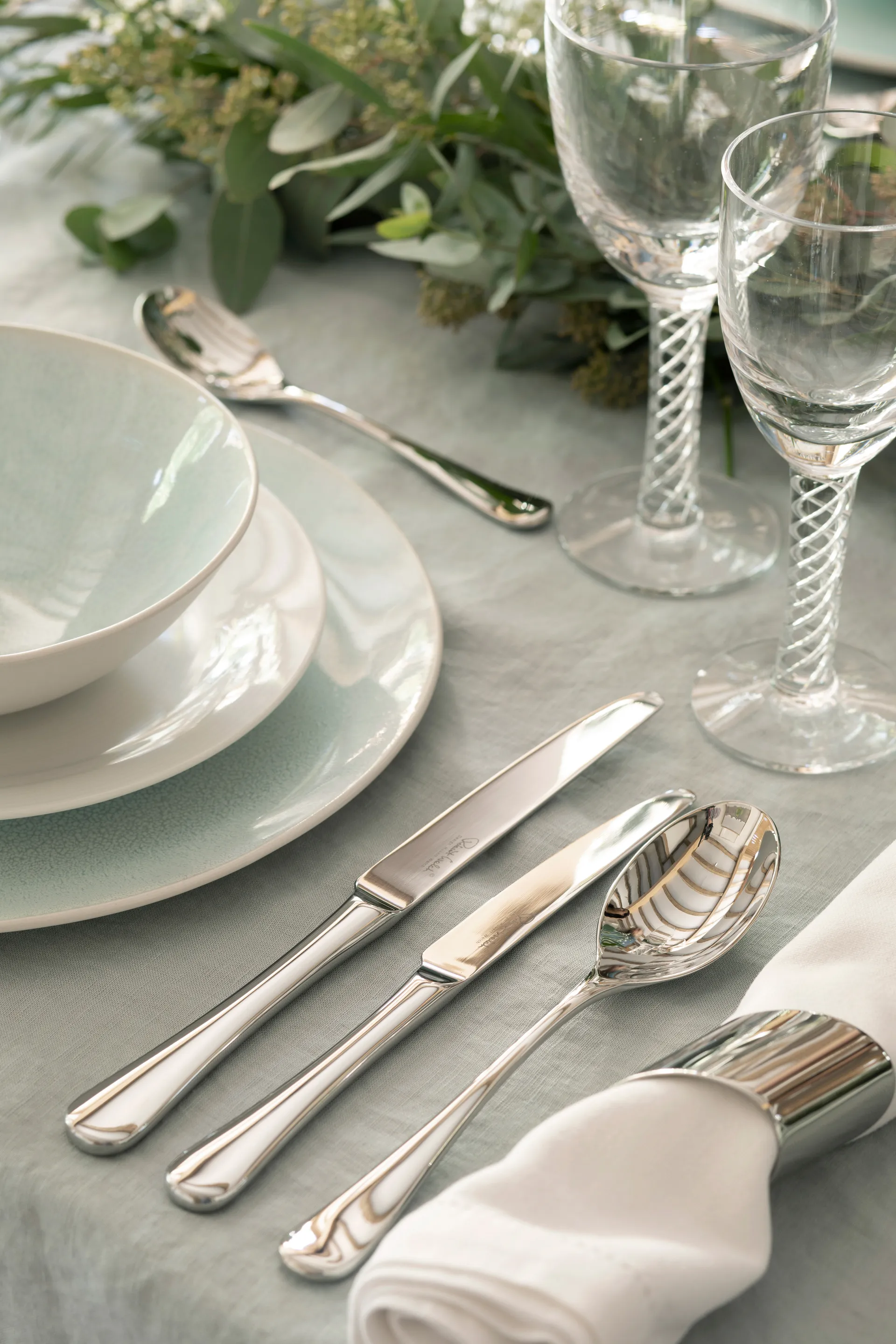 Radford cutlery mirror, 42 pieces Robert Welch