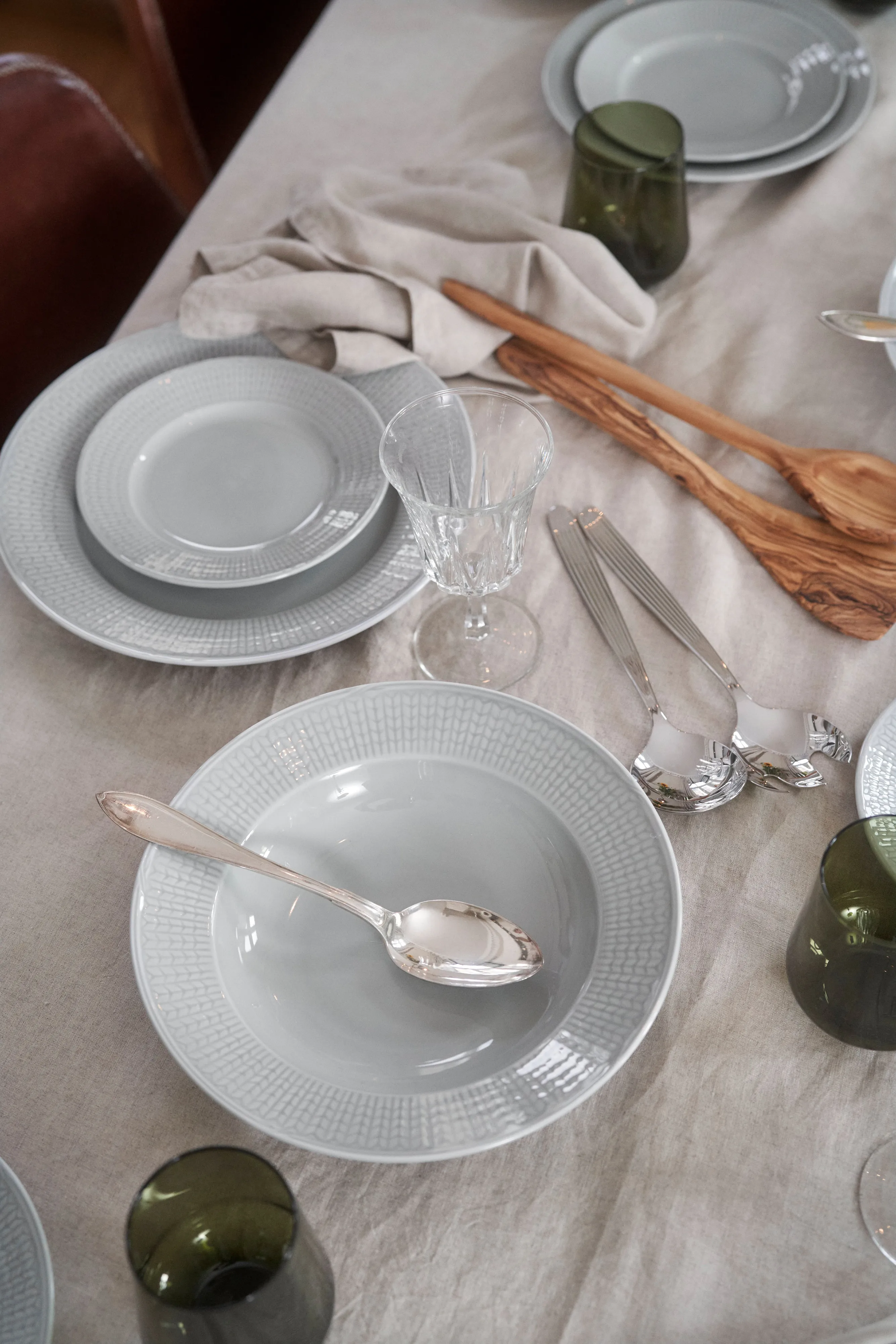 Swedish Grace deep plate Ø25 cm from Rörstrand - NordicNest.com