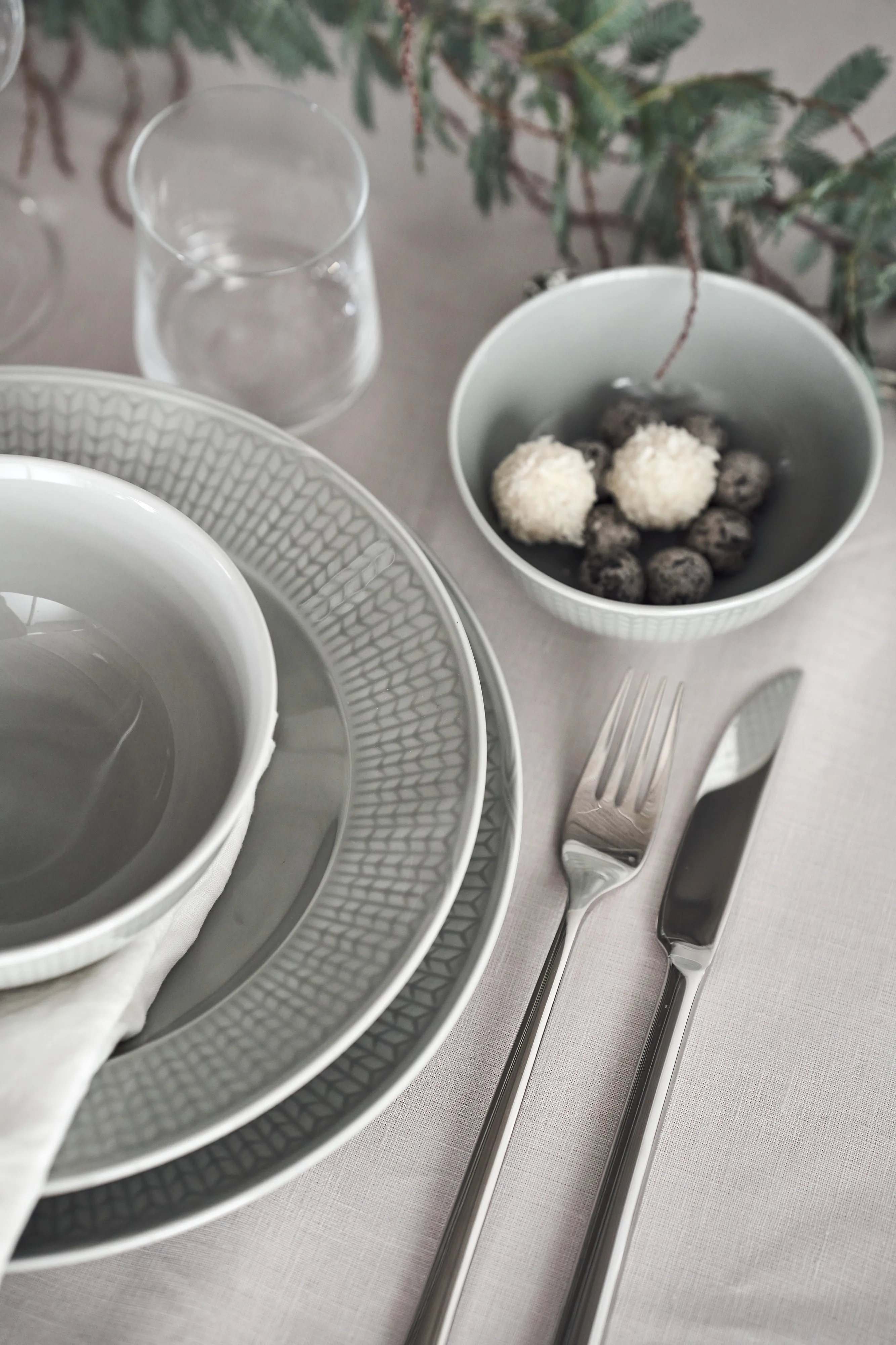 Swedish Grace deep plate Ø25 cm from Rörstrand - NordicNest.com