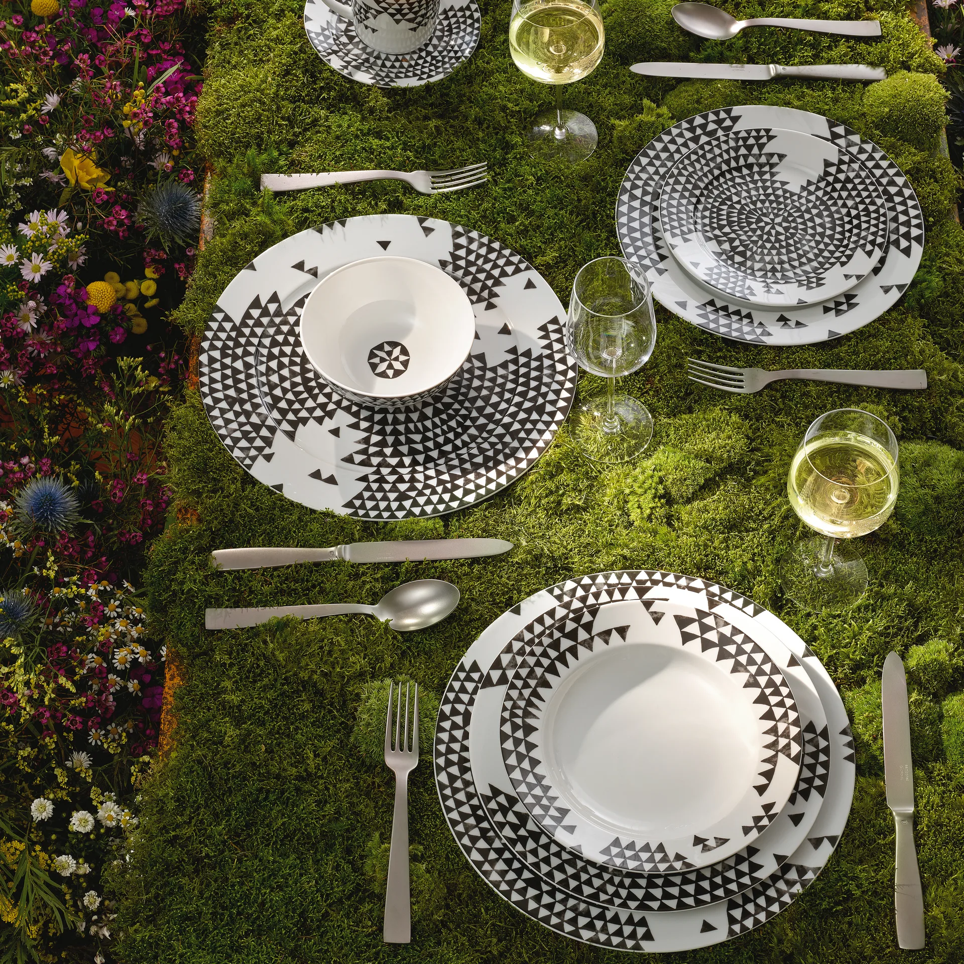 Magic Garden Black Seeds deep plate 23 cm, White-black Rosenthal