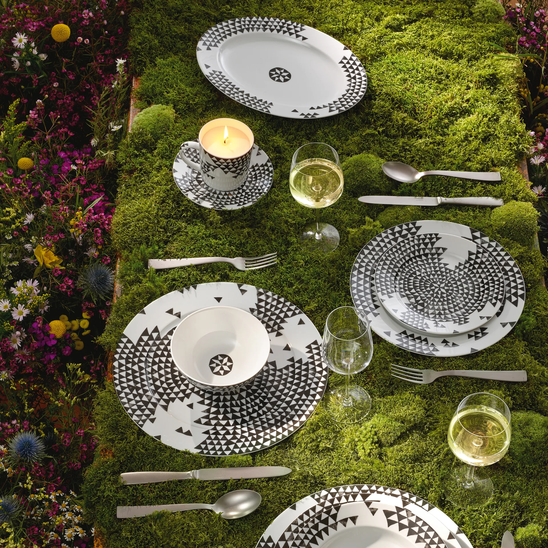 Magic Garden Black Seeds lighti mug, white-black Rosenthal