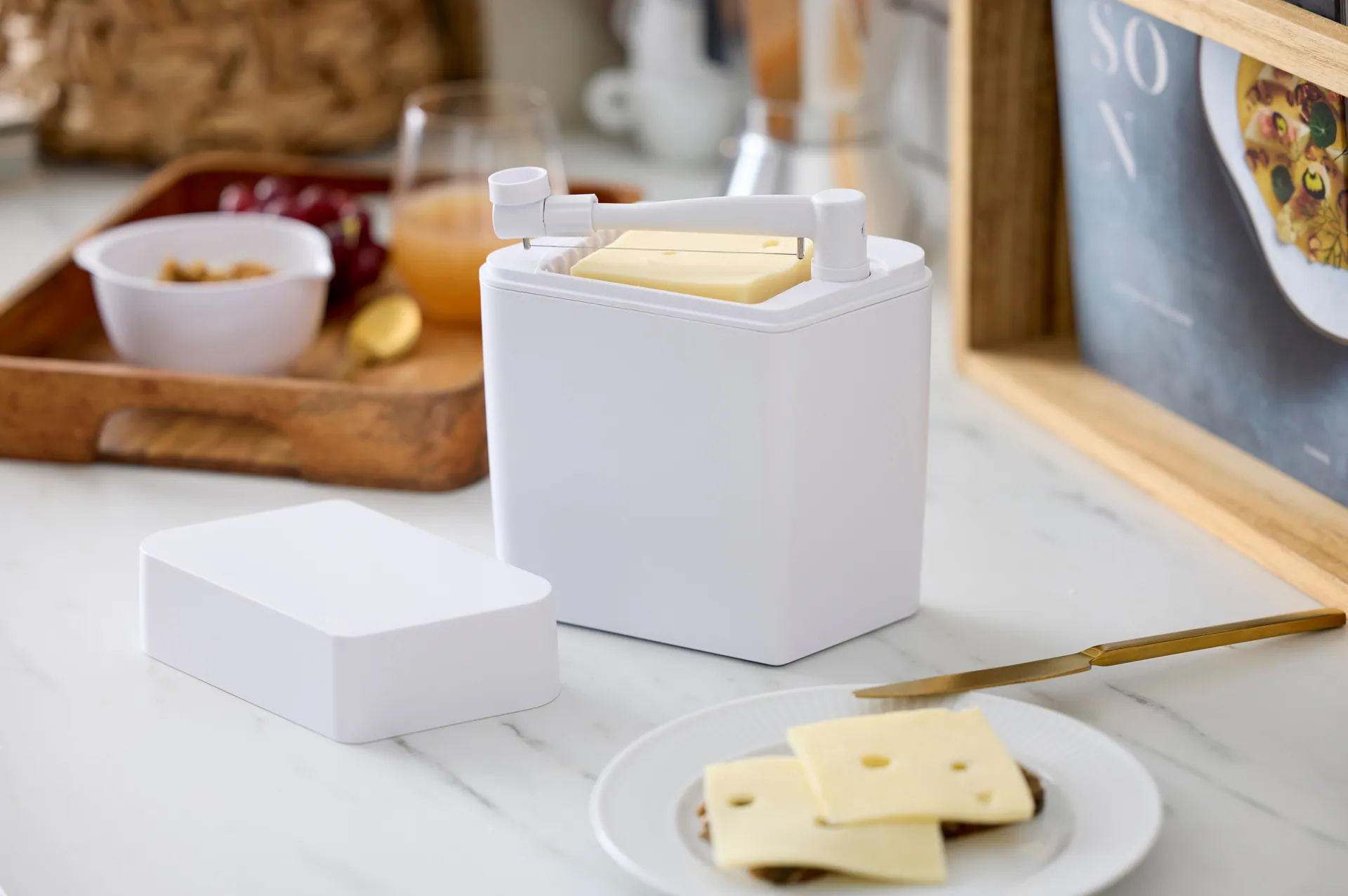 Classic cheese box incl cheese slicer 16.5x10x19 cm, White Rosti