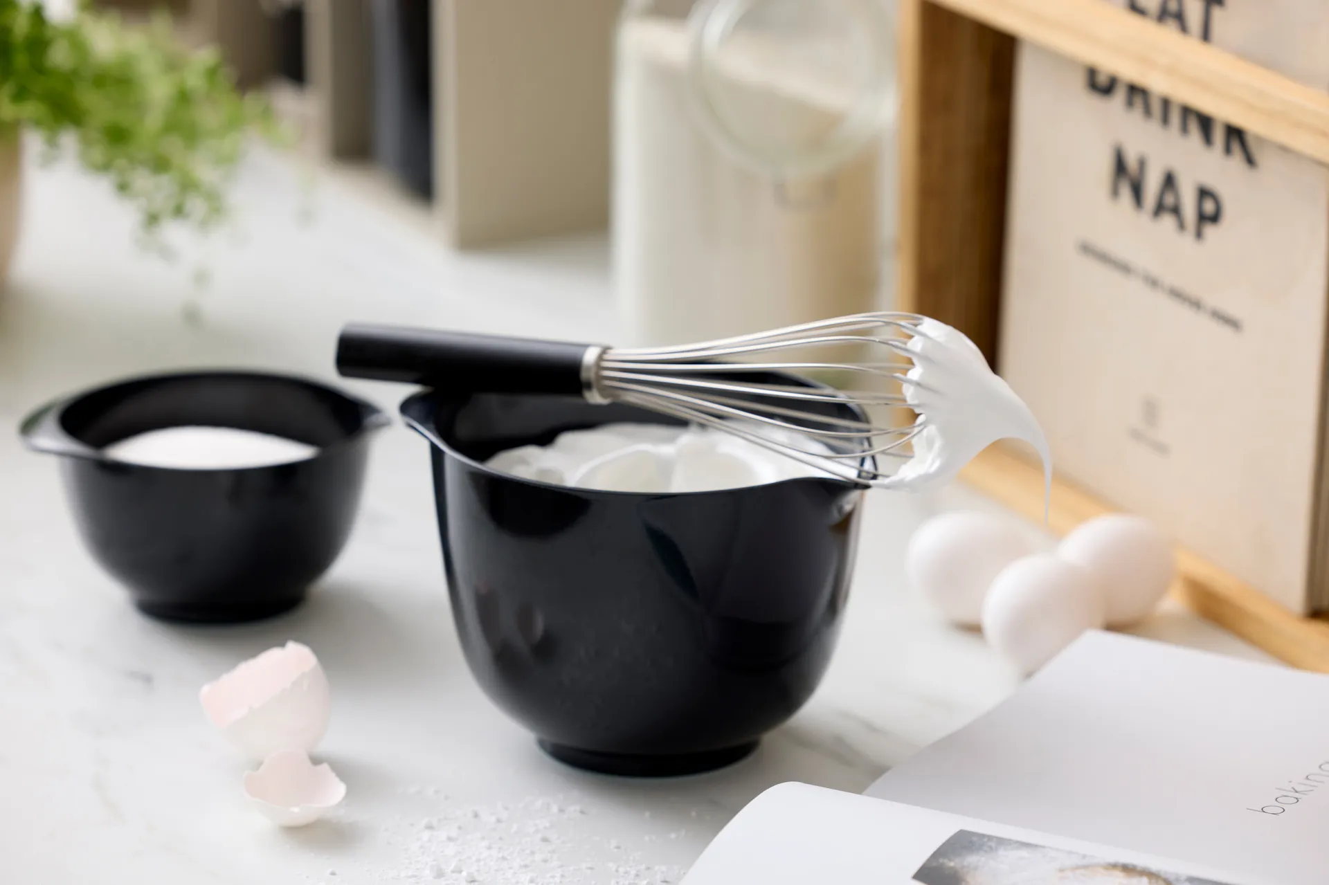 Emma balloon whisk steel 27 cm, Black Rosti