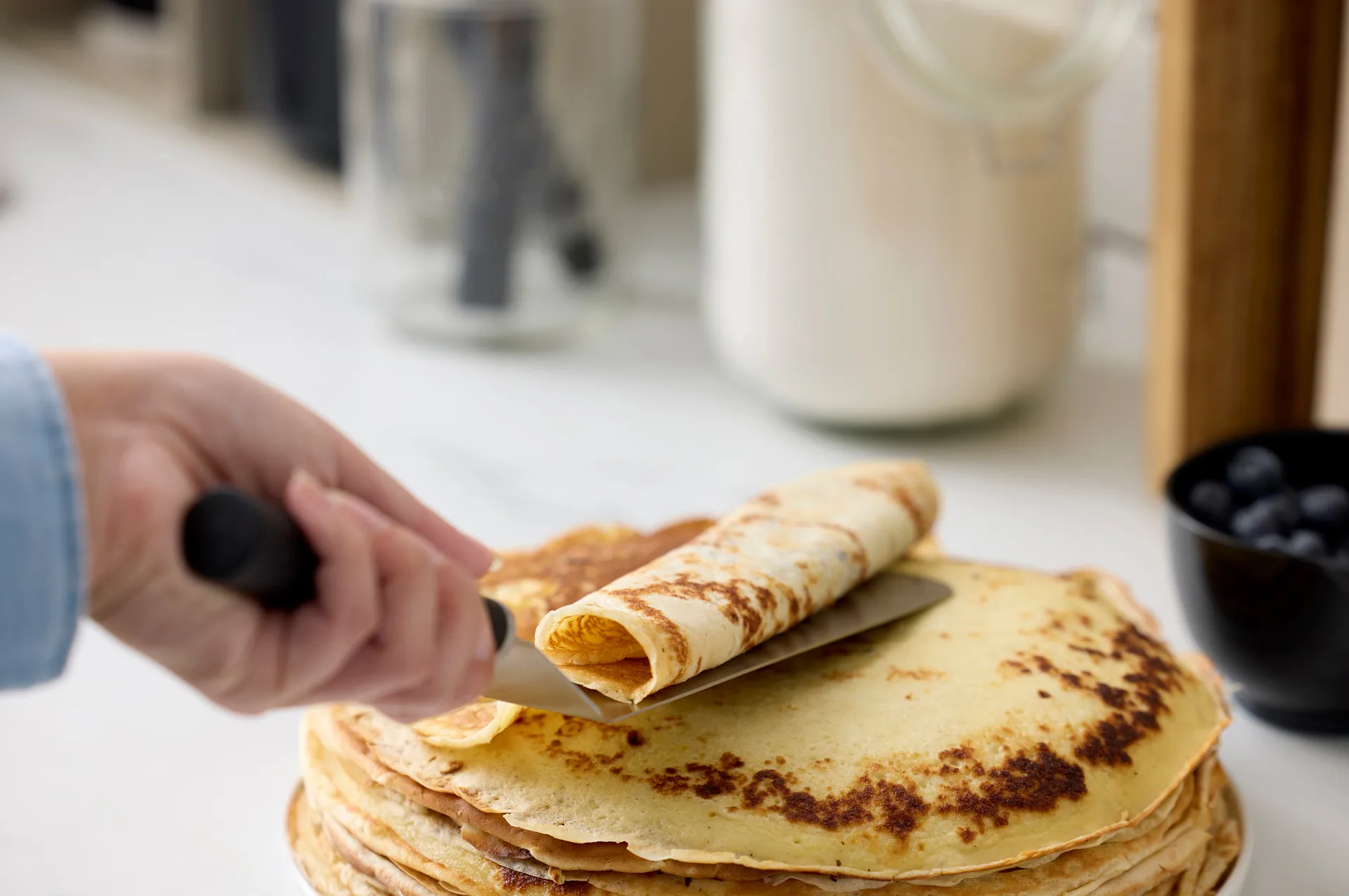 Emma palette knife narrow steel 33 cm, Black Rosti