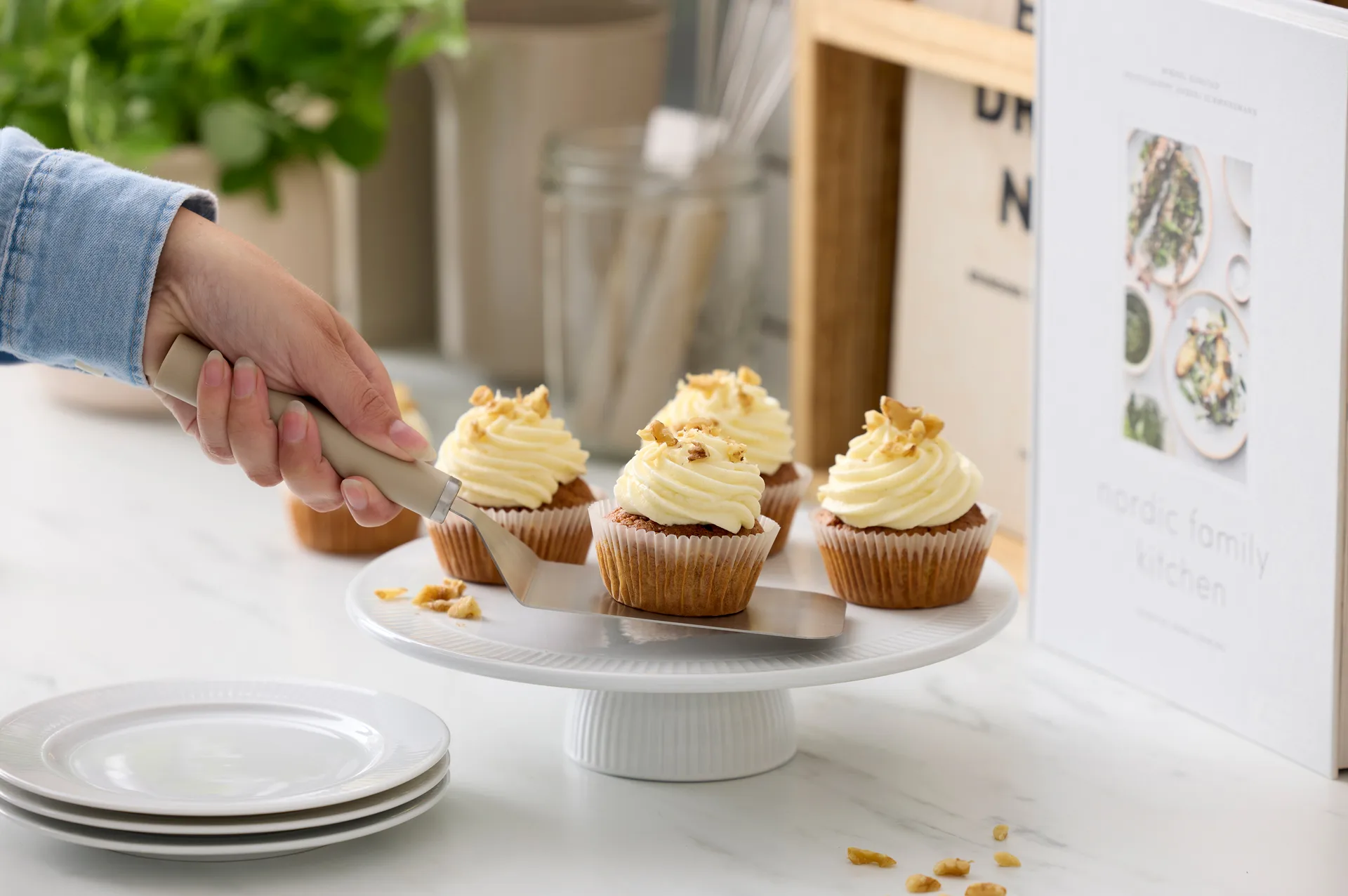 Emma palette knife wide steel 26 cm, Hummus Rosti