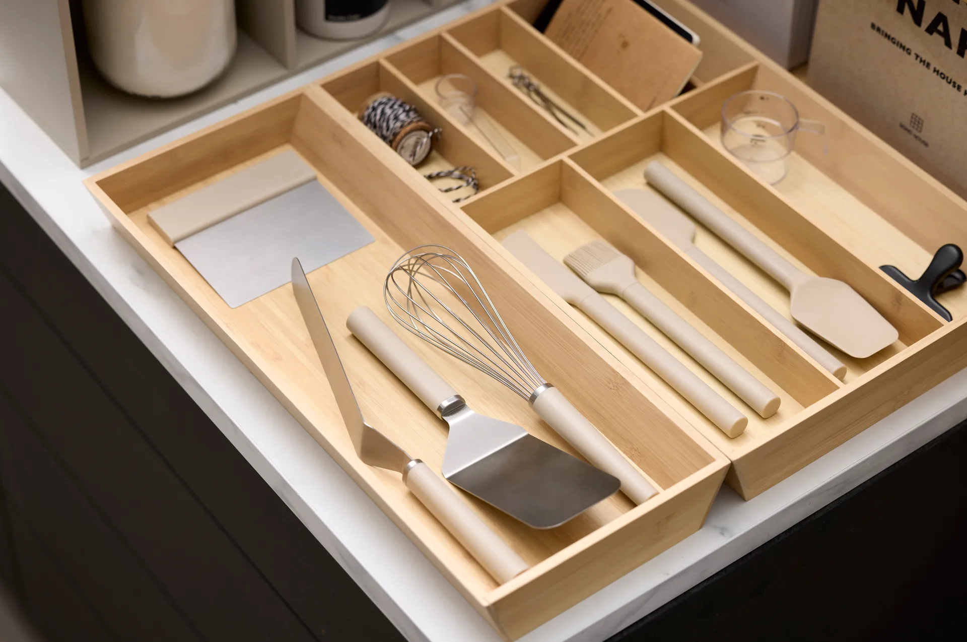 Emma palette knife wide steel 26 cm, Hummus Rosti