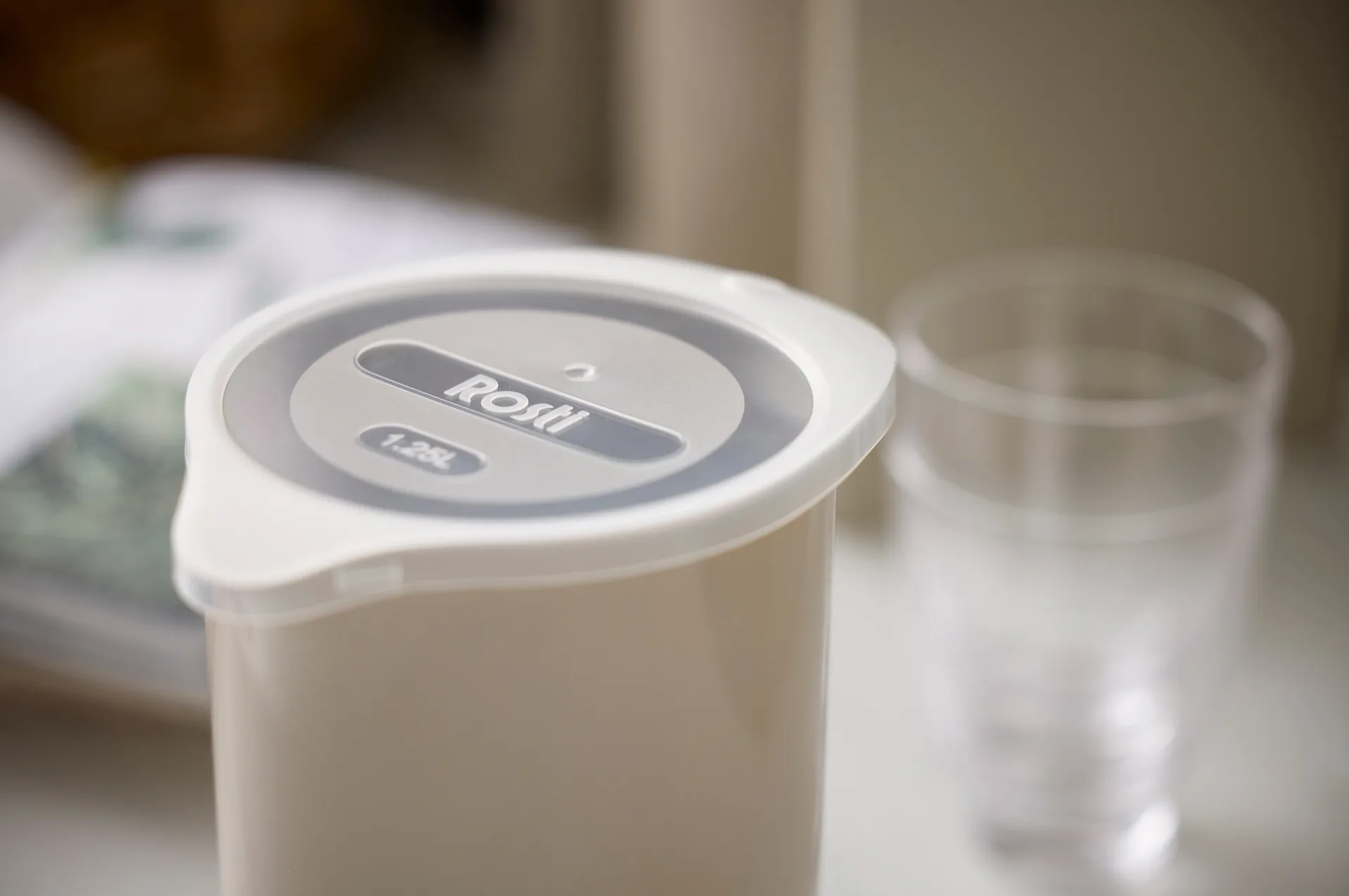 NEW Classic mixing jug with lid, Humus, 1.25 litres Rosti