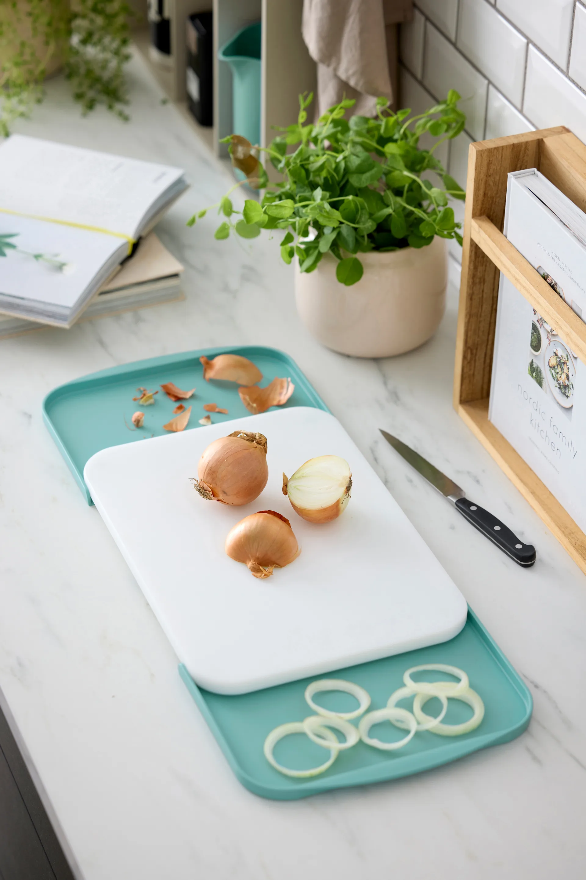 Separa chopping board with trays, Nordic green, 39x26 cm Rosti