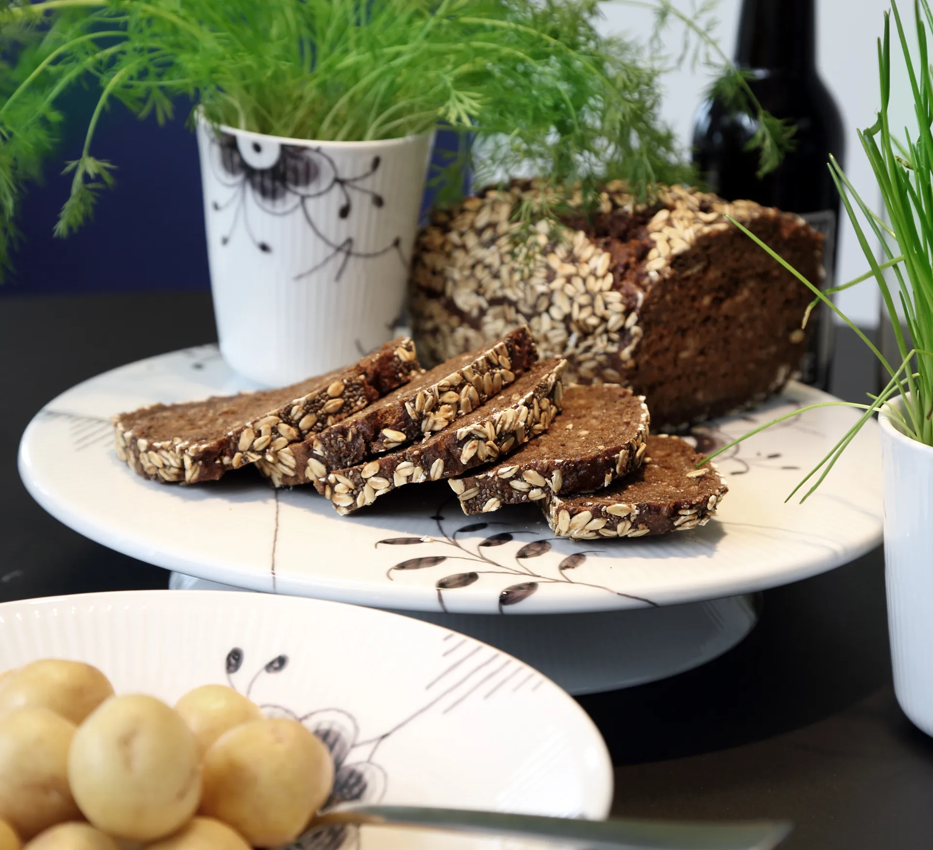 Black Fluted mega cake stand, Ø 32 cm Royal Copenhagen