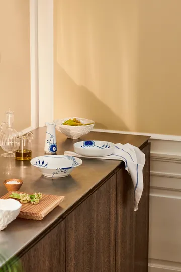 Blue Fluted Mega deep plate Ø21 cm - White-blue - Royal Copenhagen