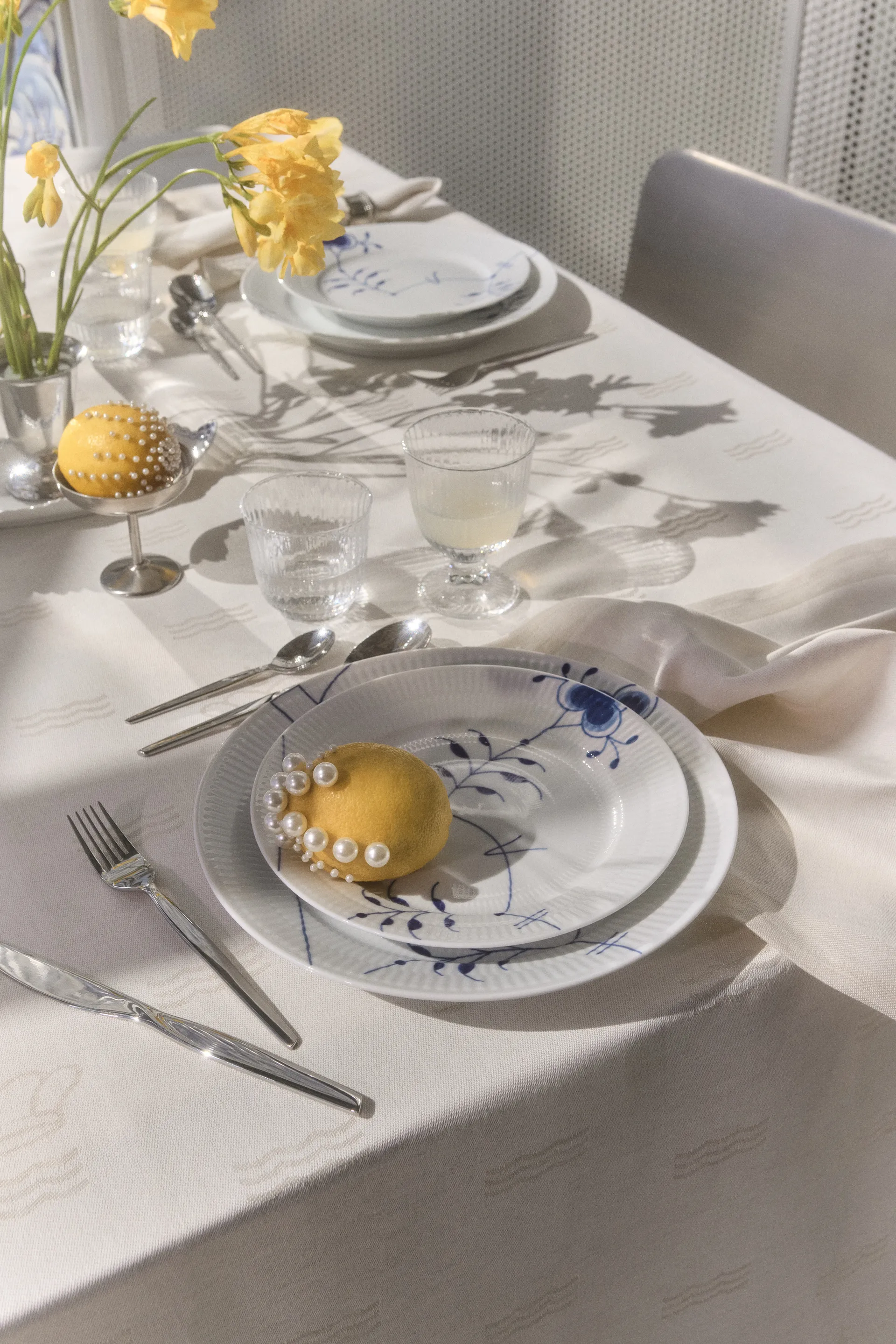 Blue Fluted Mega Limited Edition plate Ø27 cm, White-blue Royal Copenhagen