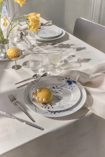 Blue Fluted Mega Limited Edition plate Ø27 cm - White-blue - Royal Copenhagen