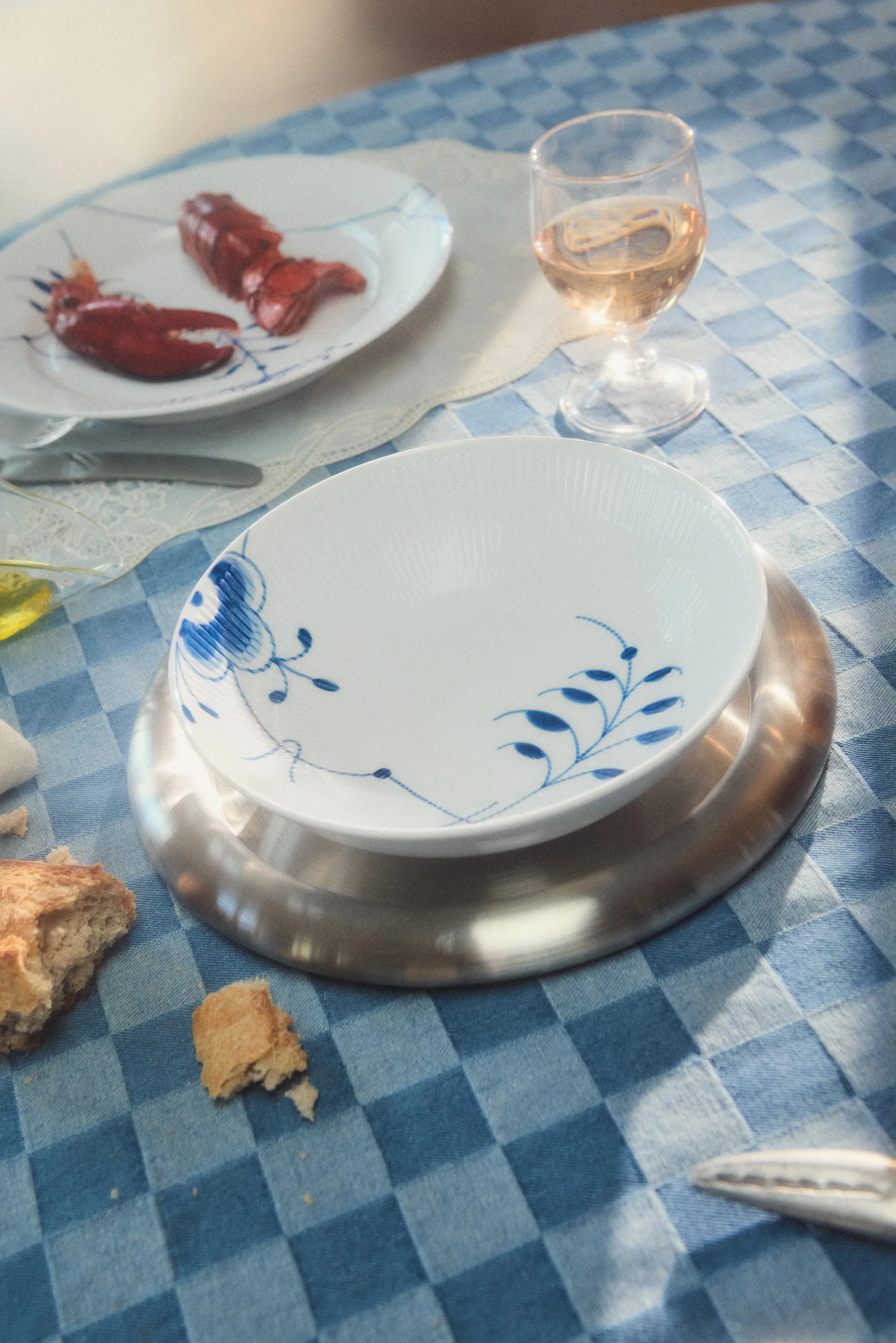 Blue Fluted Mega Limited Edition plate Ø27 cm, White-blue Royal Copenhagen