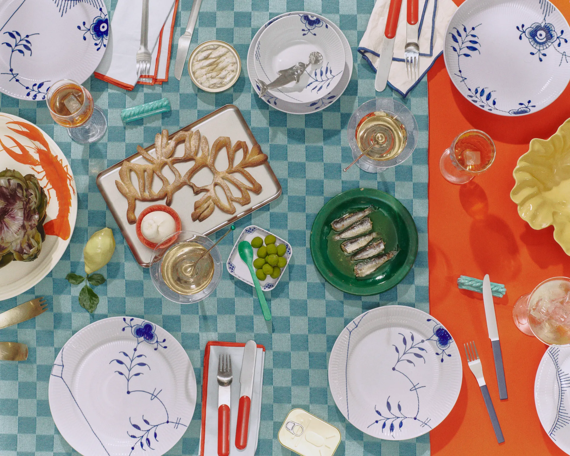 Blue Fluted Mega Limited Edition plate Ø27 cm, White-blue Royal Copenhagen