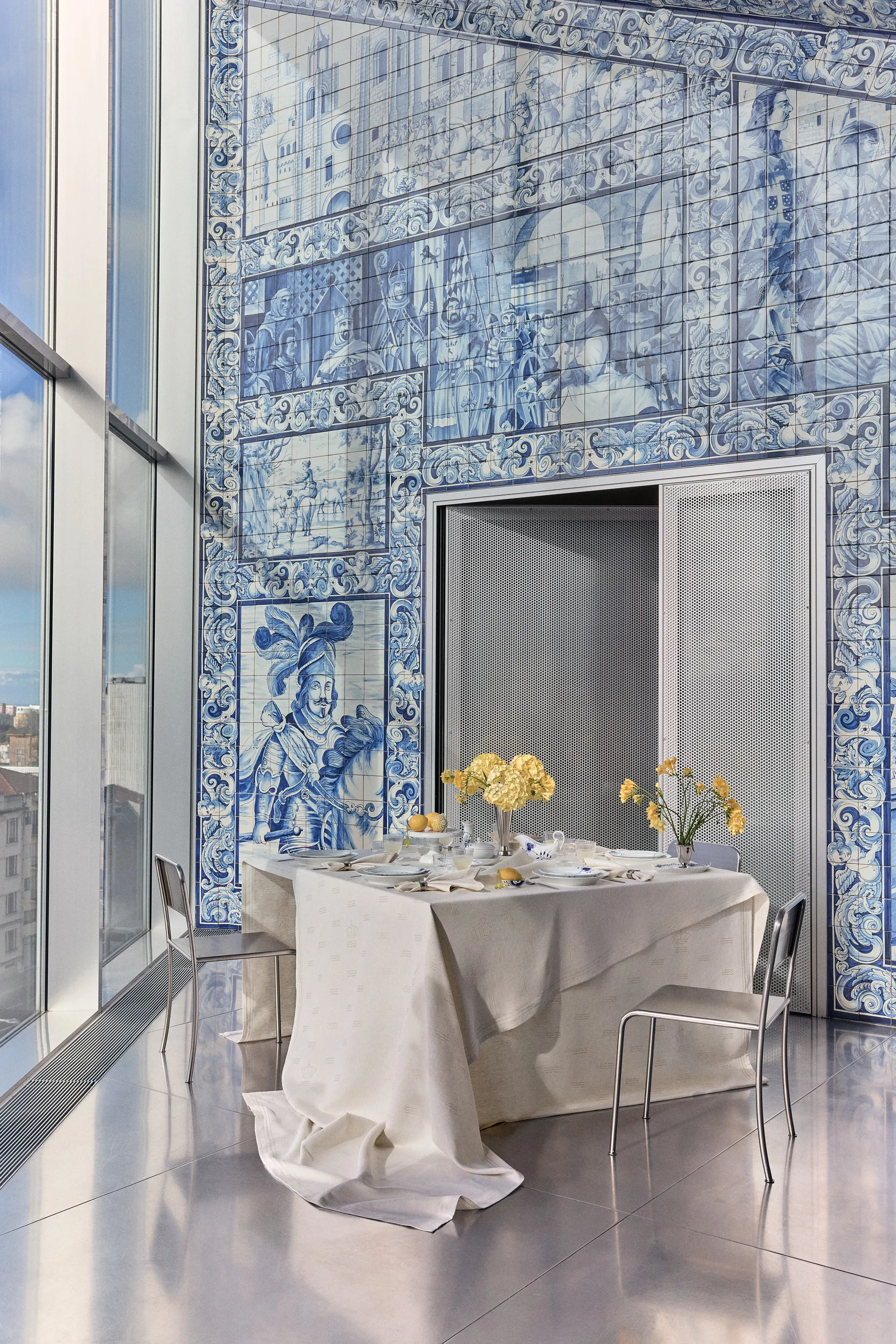 Blue Fluted Mega Limited Edition side plate Ø22 cm, White-blue Royal Copenhagen