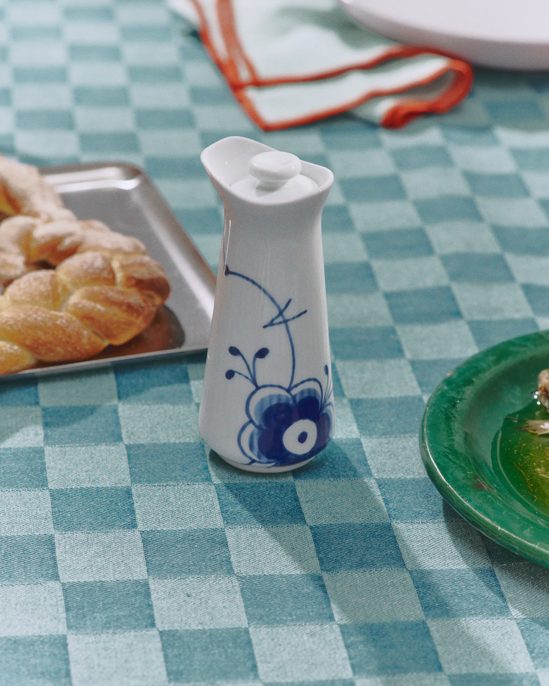 Blue Fluted Mega sauceboat with lid 0.33 L, White-blue Royal Copenhagen