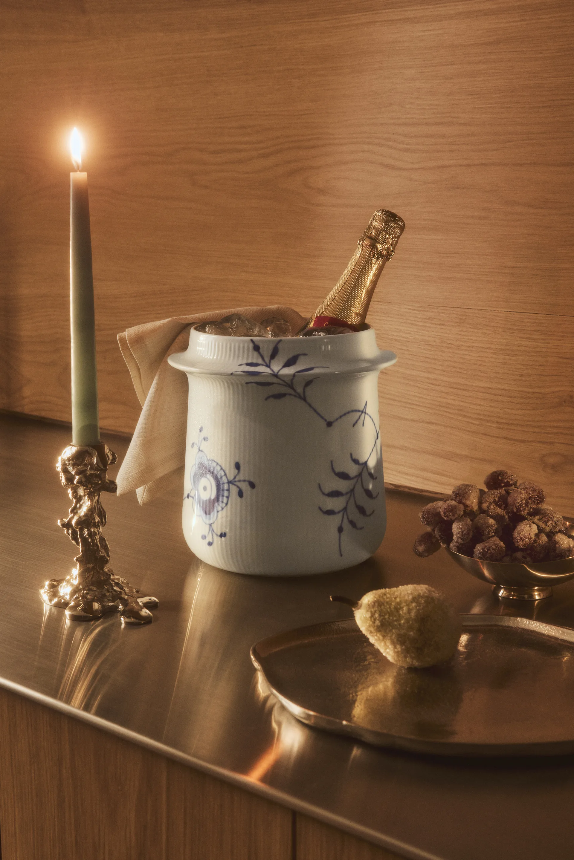 Blue Fluted Mega wine cooler 21.5 cm, White-blue Royal Copenhagen