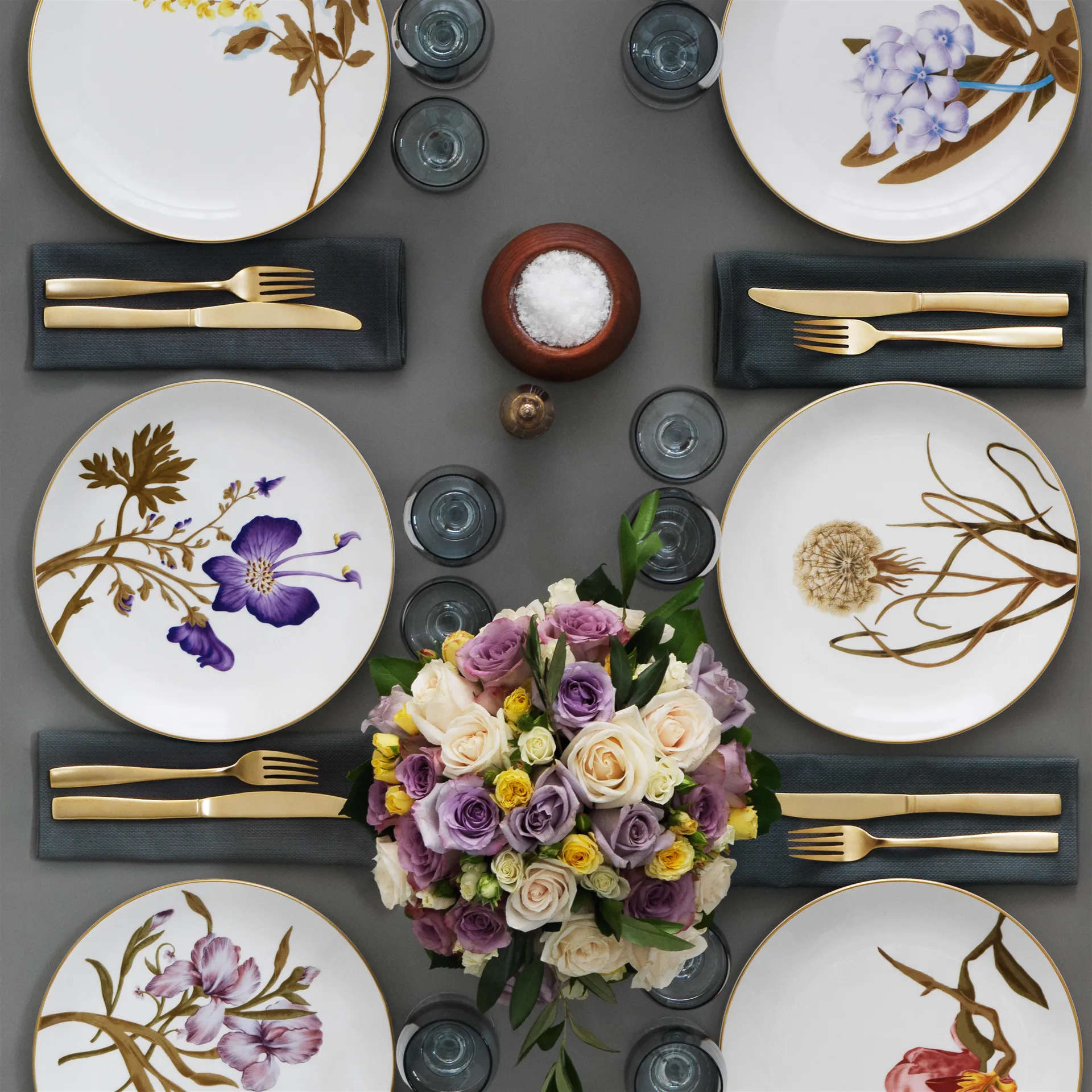 Flora plate Ø 27 cm, magnolia Royal Copenhagen