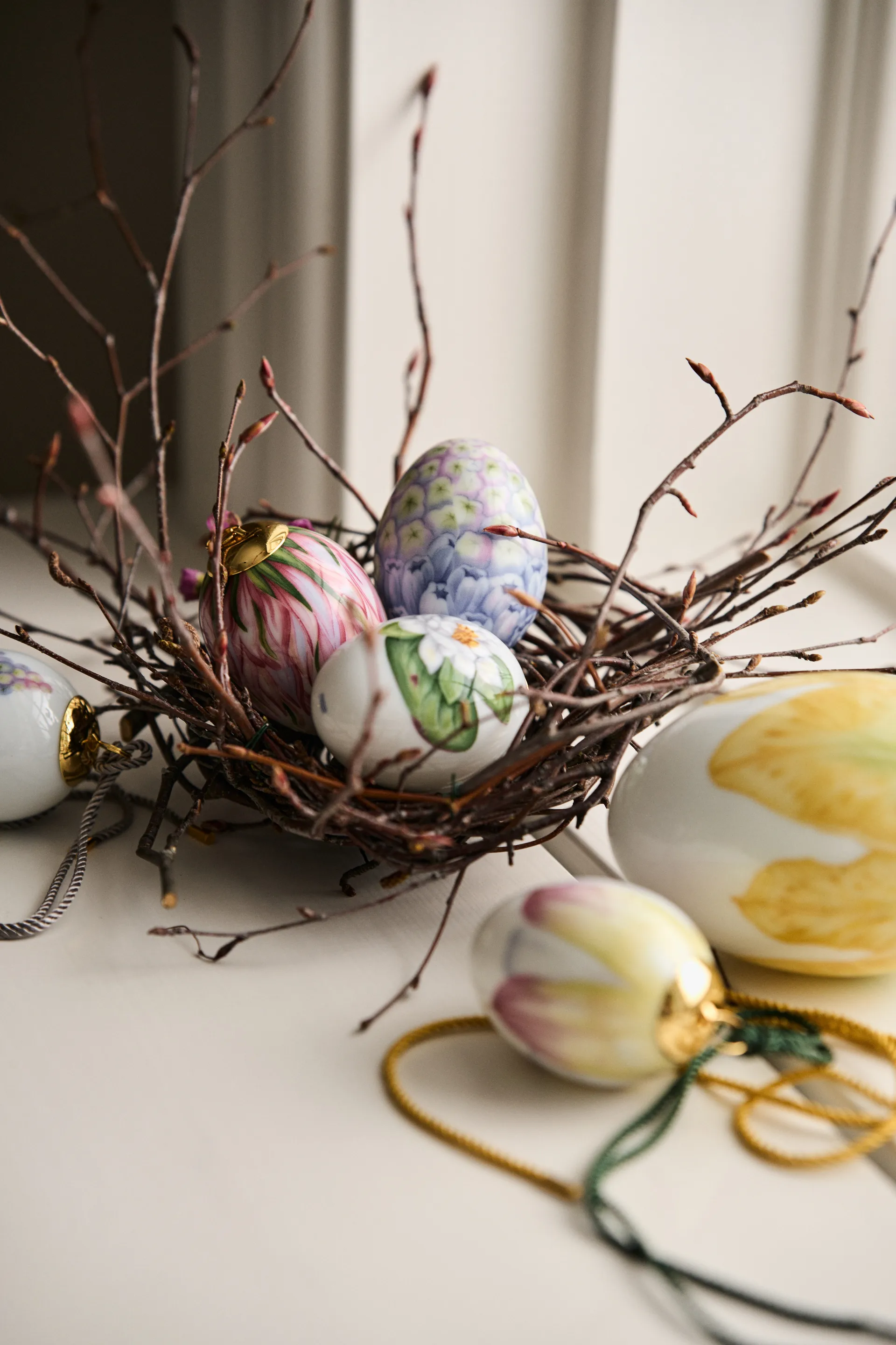 Royal Copenhagen Tulpan large Easter egg hanging 2023, Yellow-green Royal Copenhagen