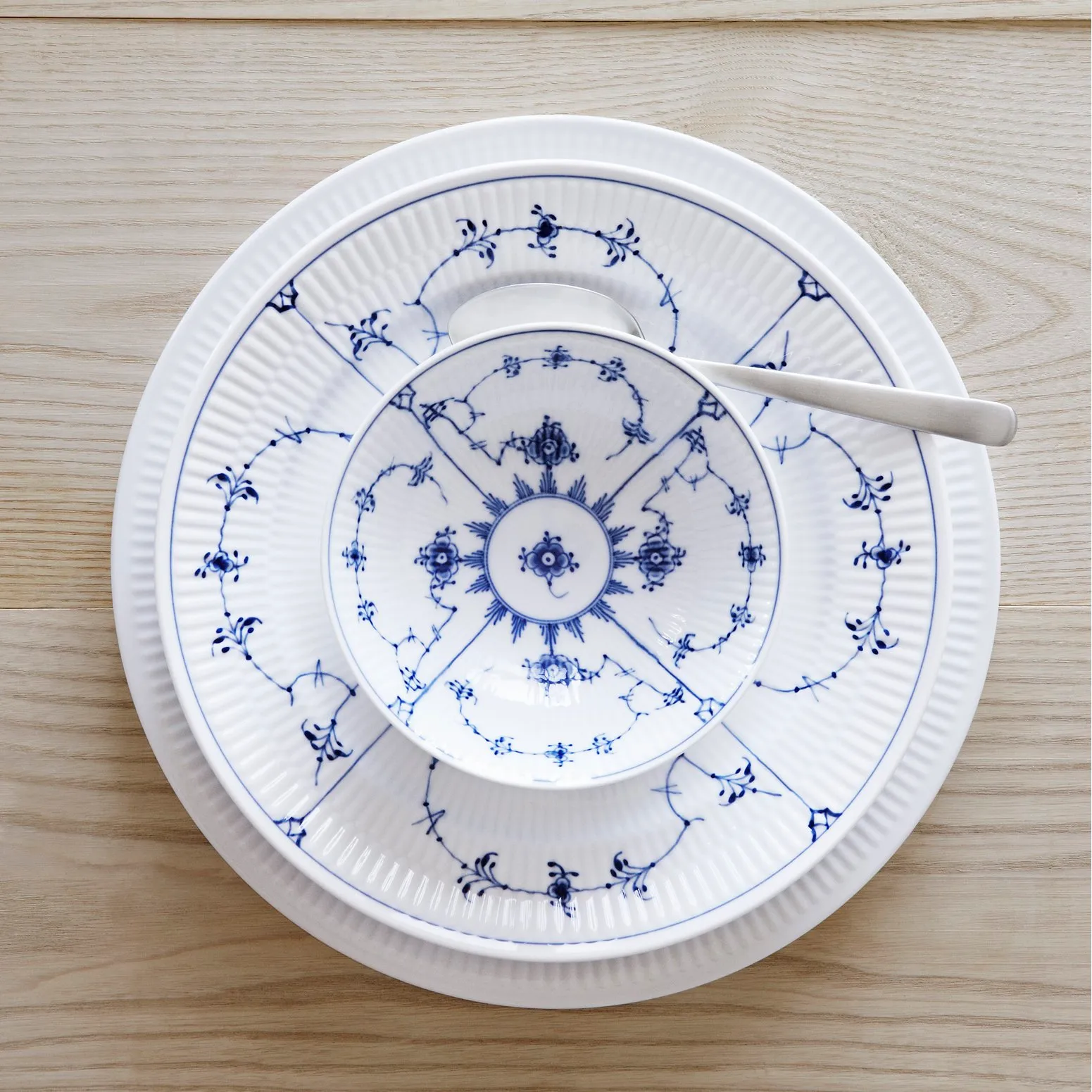 White Fluted plate, Ø 27 cm Royal Copenhagen