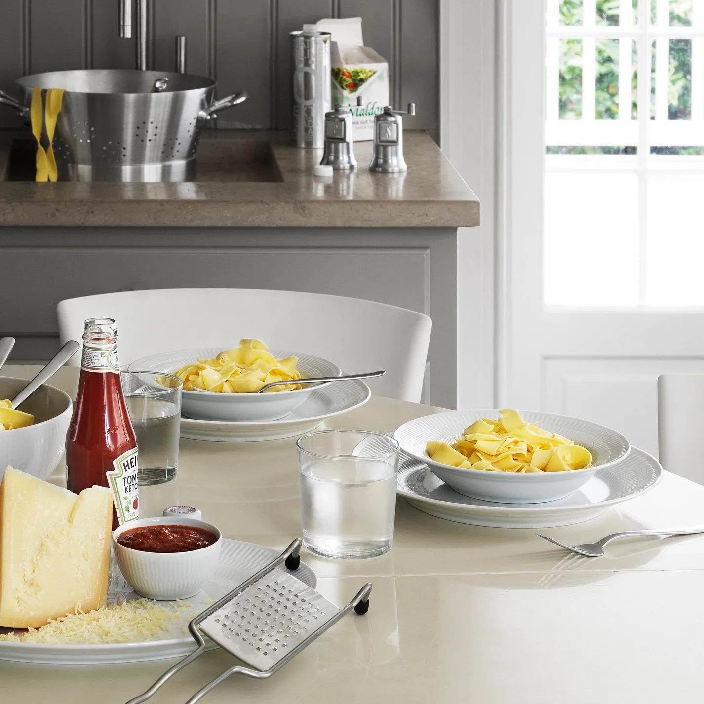 White Fluted plate, Ø 27 cm Royal Copenhagen