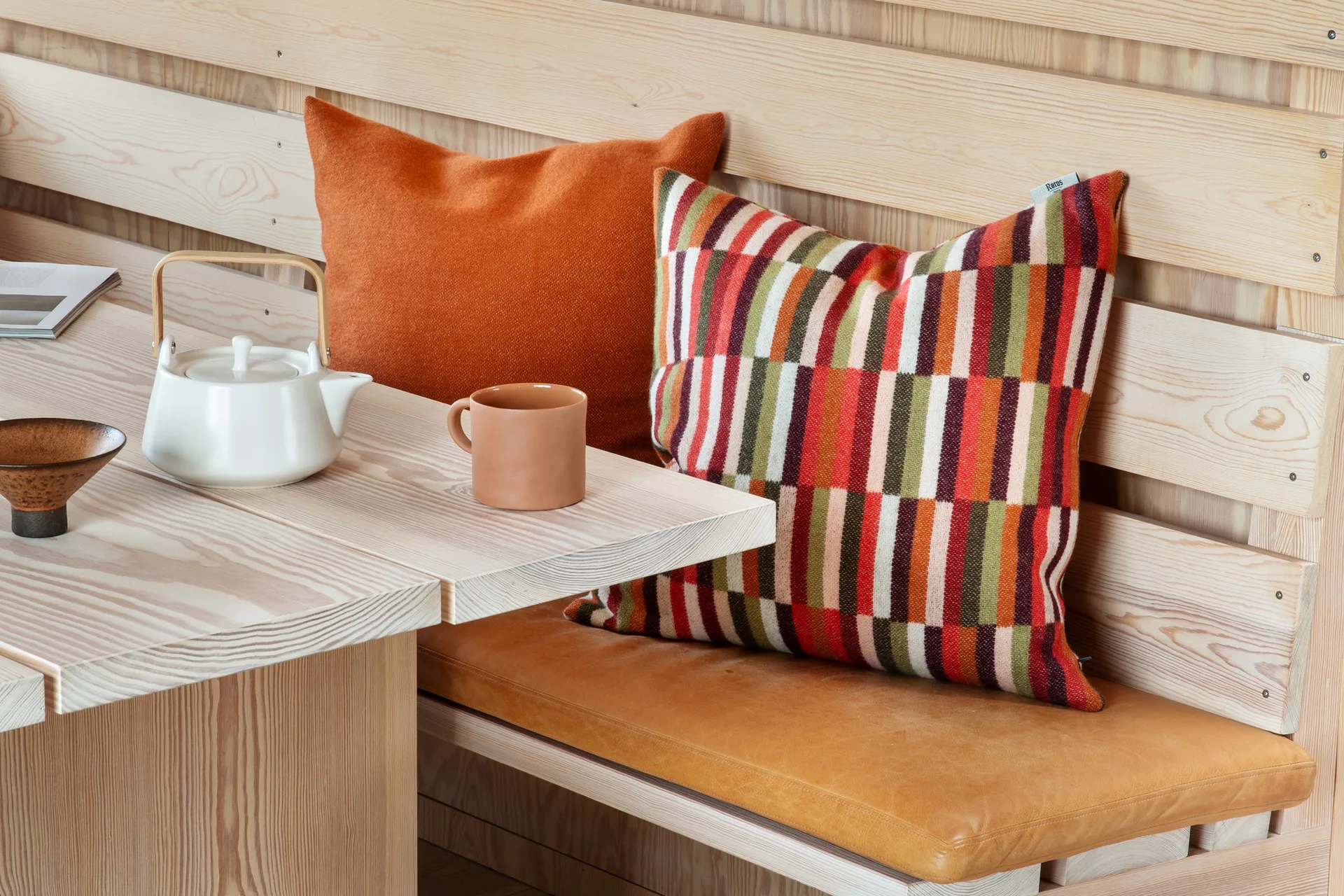 Ida cushion 50x50 cm, Red shades Røros Tweed