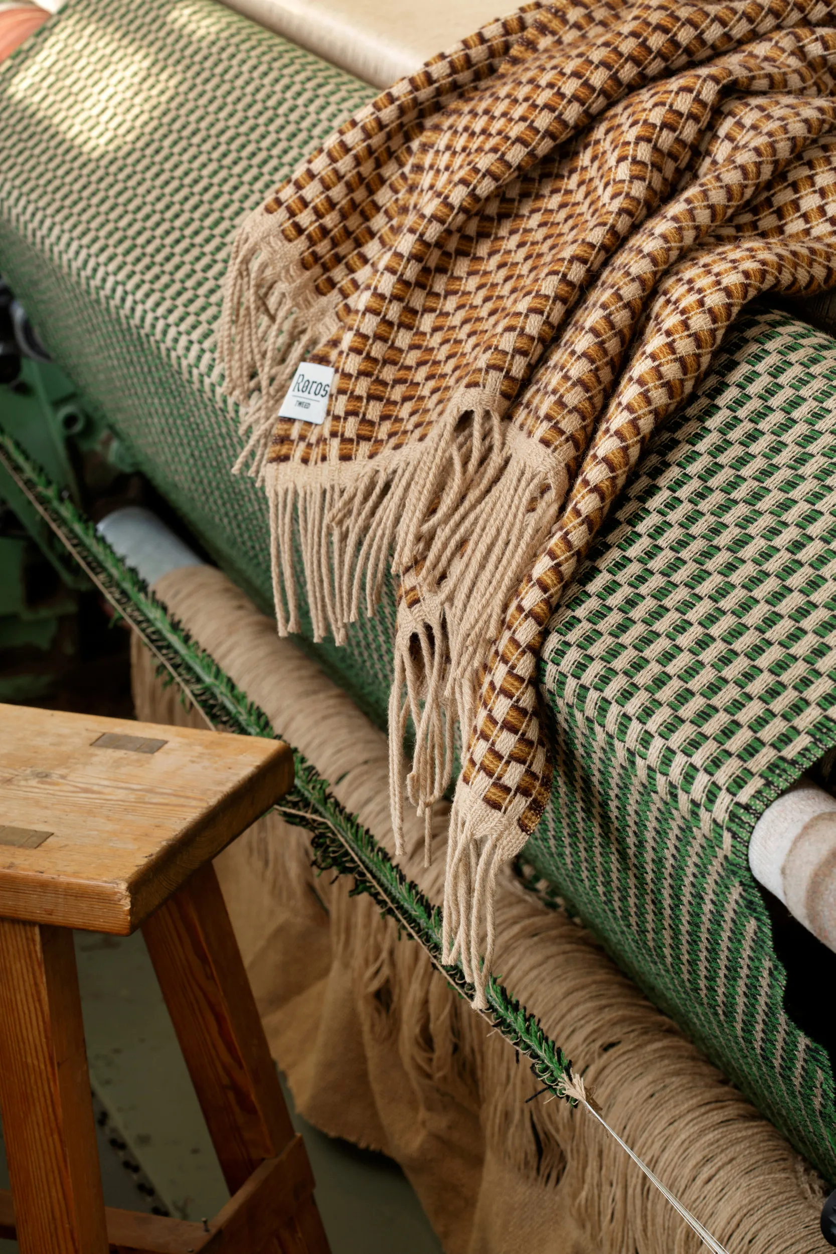 Isak throw 150x210 cm, Chestnut Røros Tweed