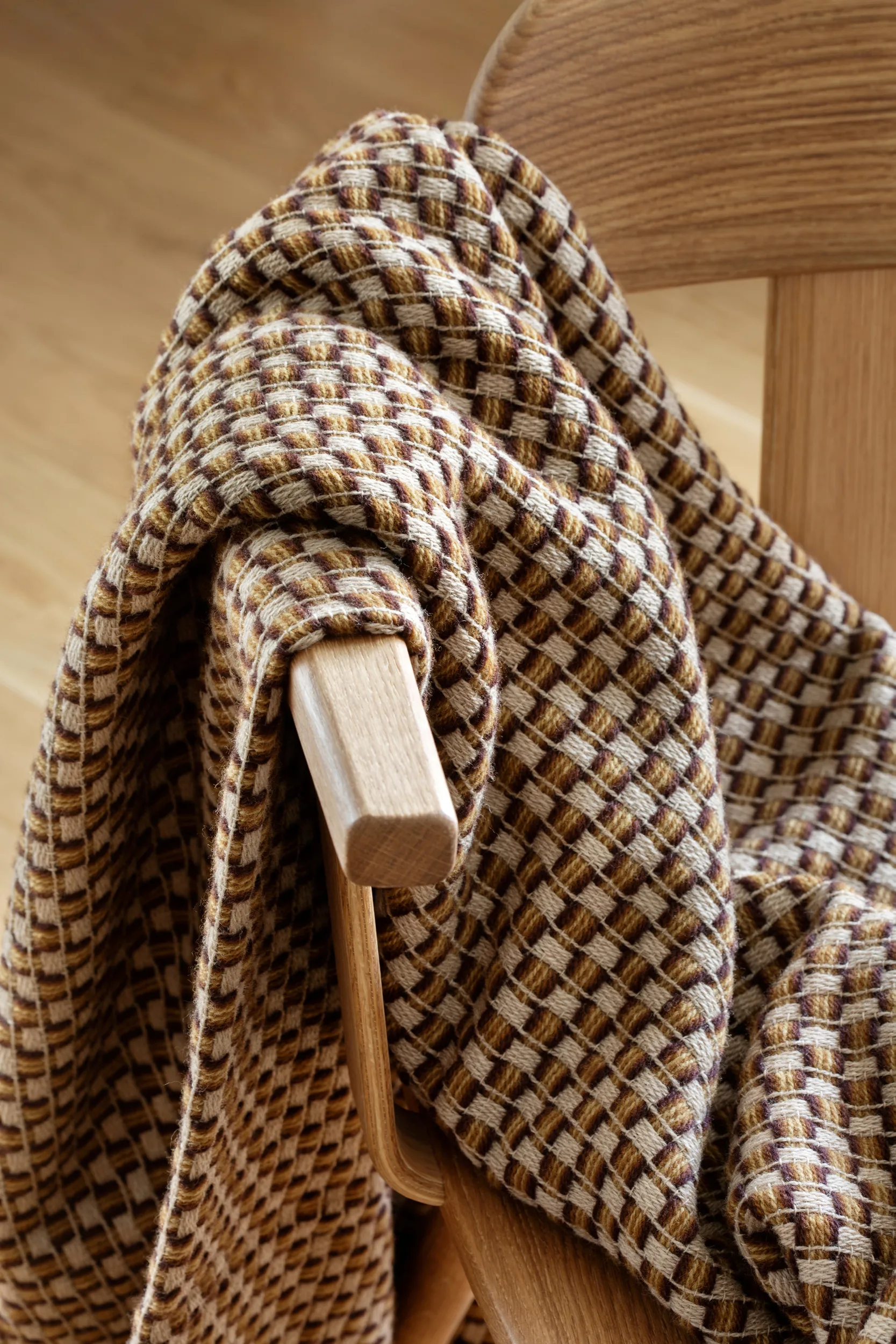 Isak throw 150x210 cm, Chestnut Røros Tweed