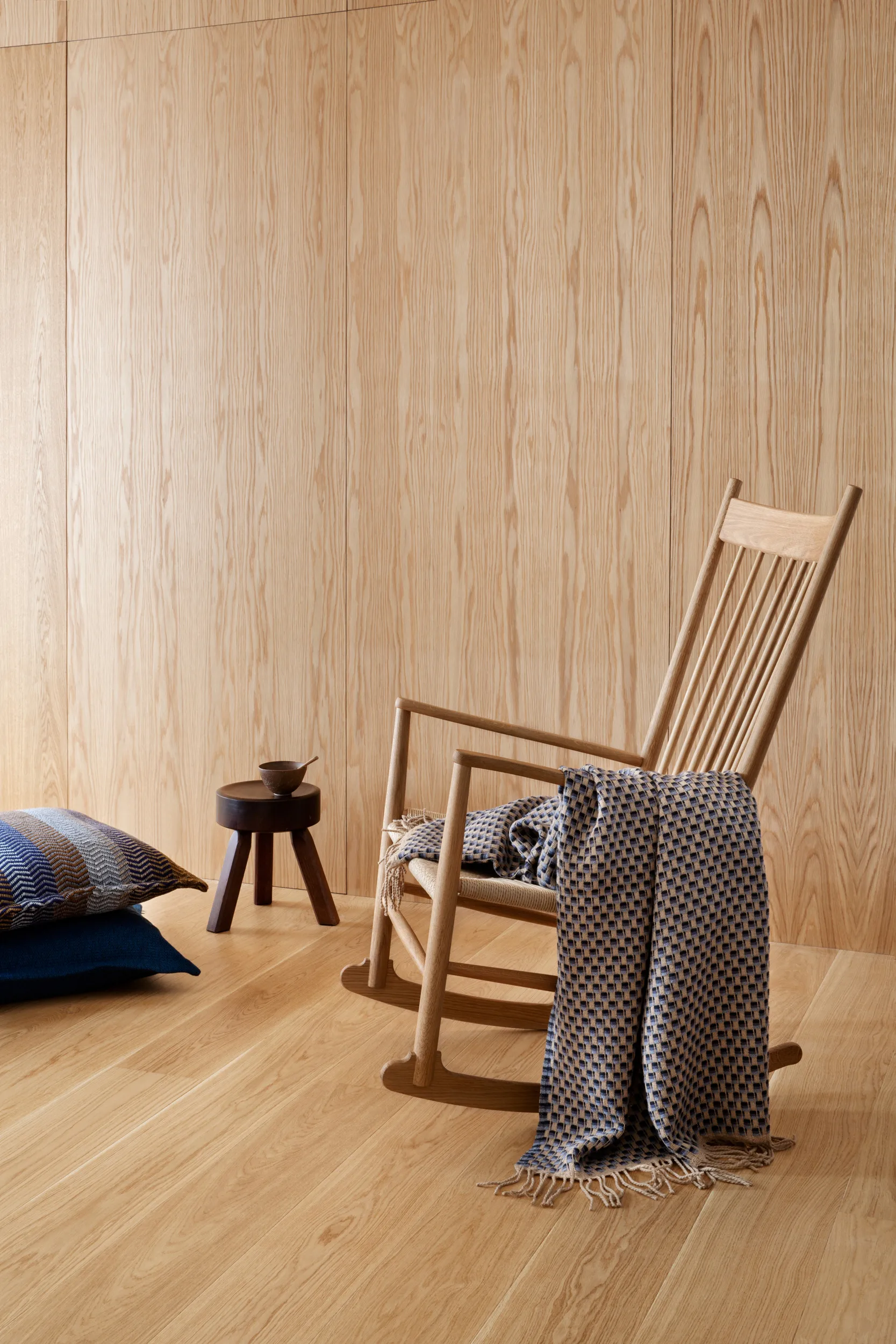 Isak throw 150x210 cm, Far away blue Røros Tweed