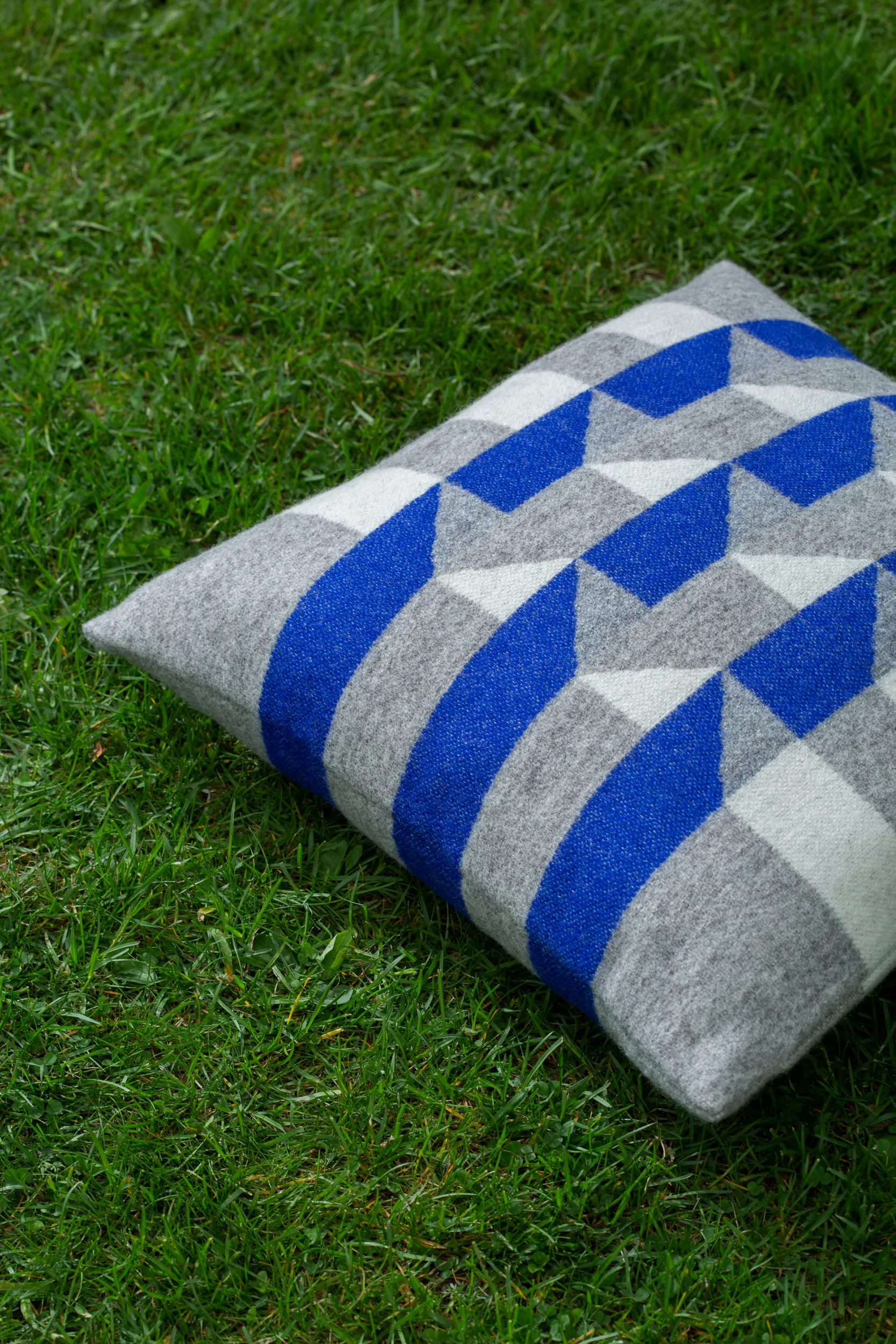 Kvam cushion 50x50 cm, Blue Røros Tweed