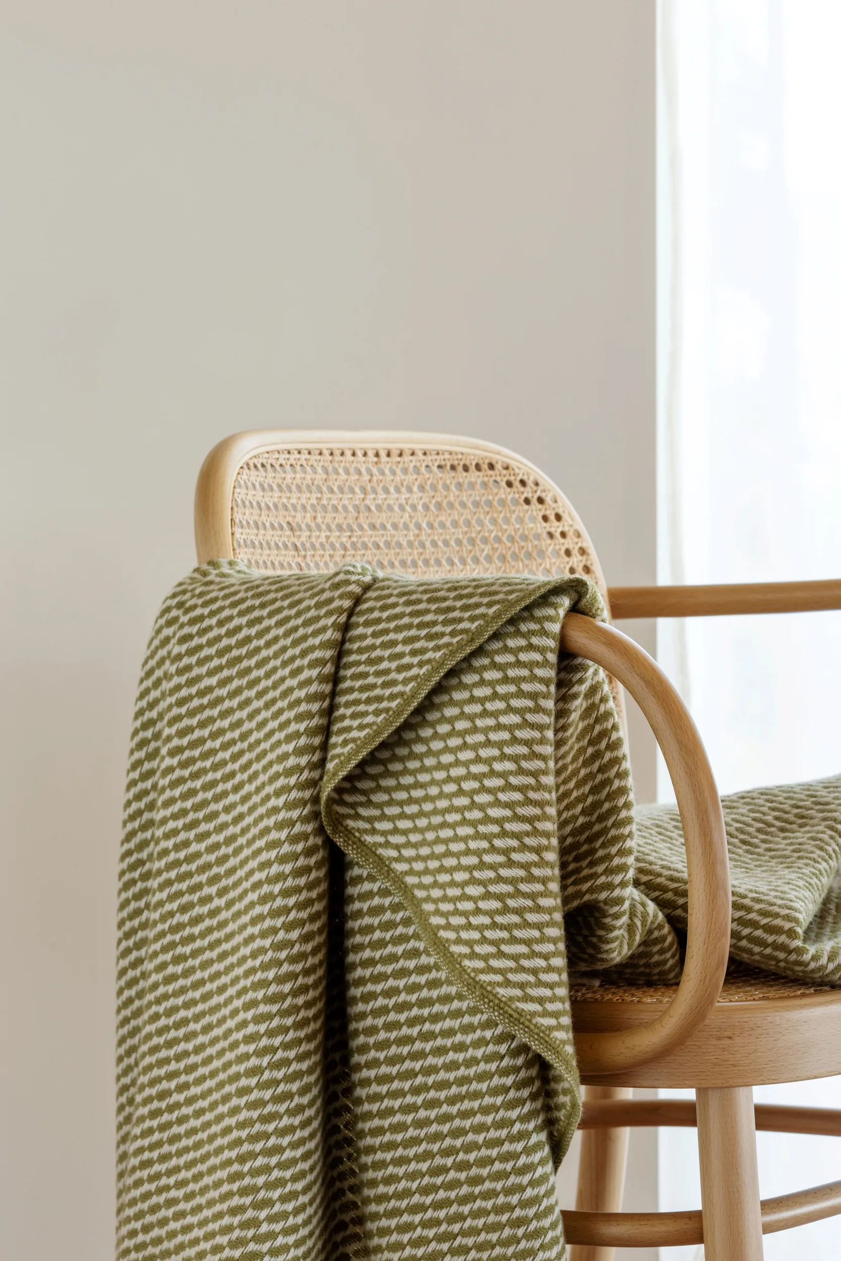 Mello throw 150x210 cm, Leaf green Røros Tweed