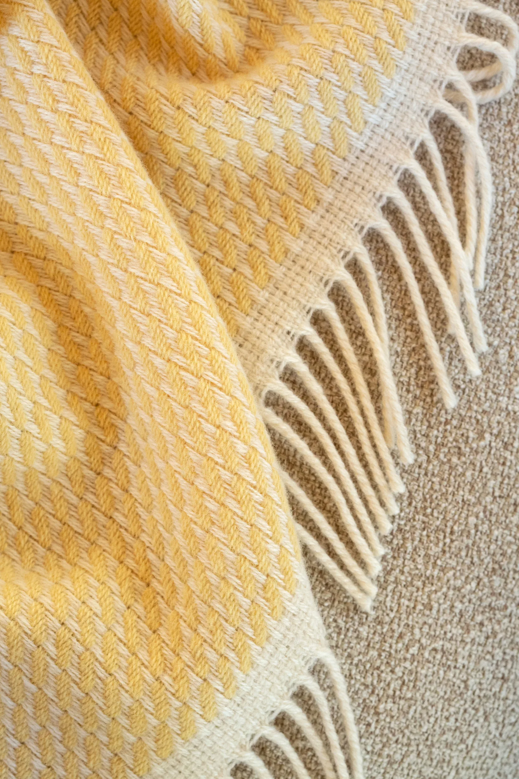 Mello throw 150x210 cm, Lemon yellow Røros Tweed