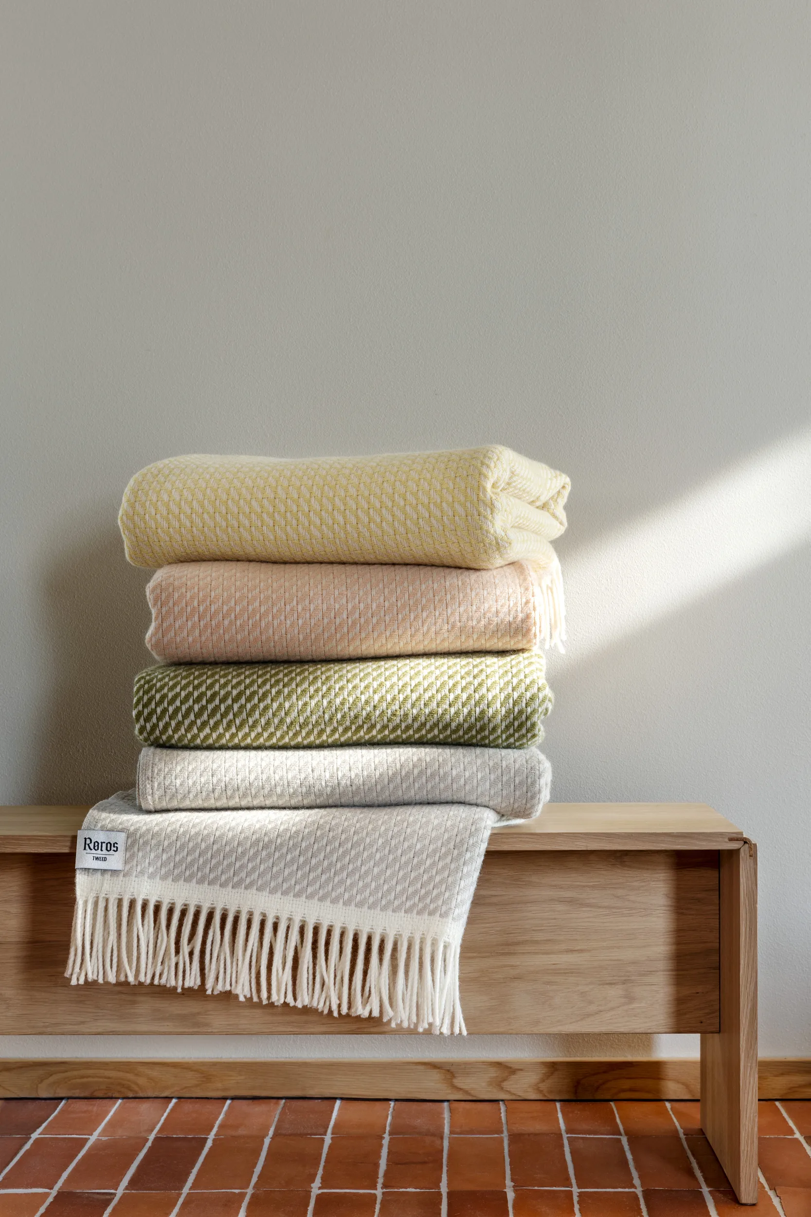 Mello throw 150x210 cm, Lemon yellow Røros Tweed