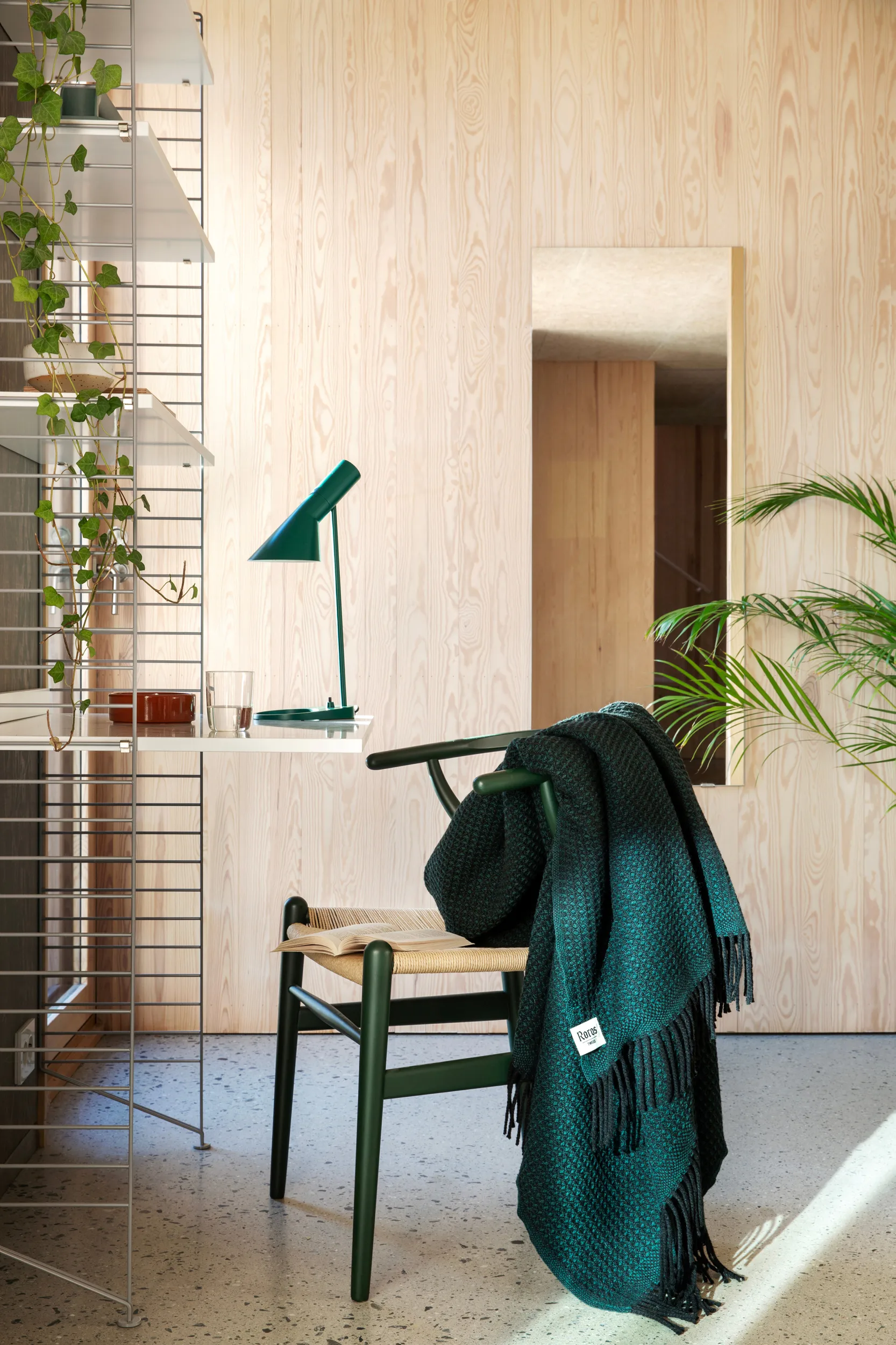 Vega throw 150x210 cm, Dark green Røros Tweed