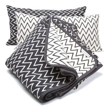 Zigzag bedspread black - 140x260 cm - Ørskov