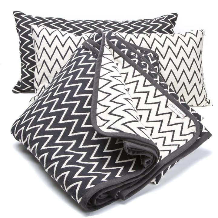 Zigzag bedspread black - 140x260 cm - Ørskov