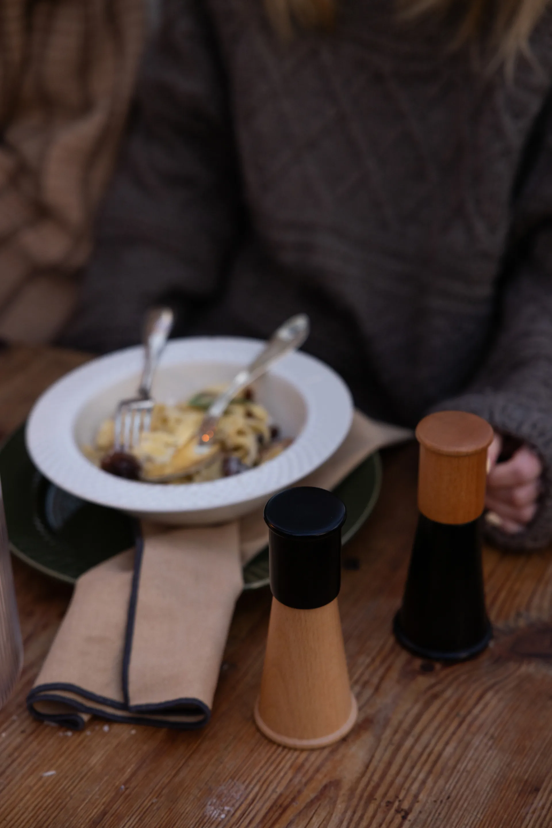 Cucumber salt and pepper grinder small 2 pieces, Black-brown Sagaform