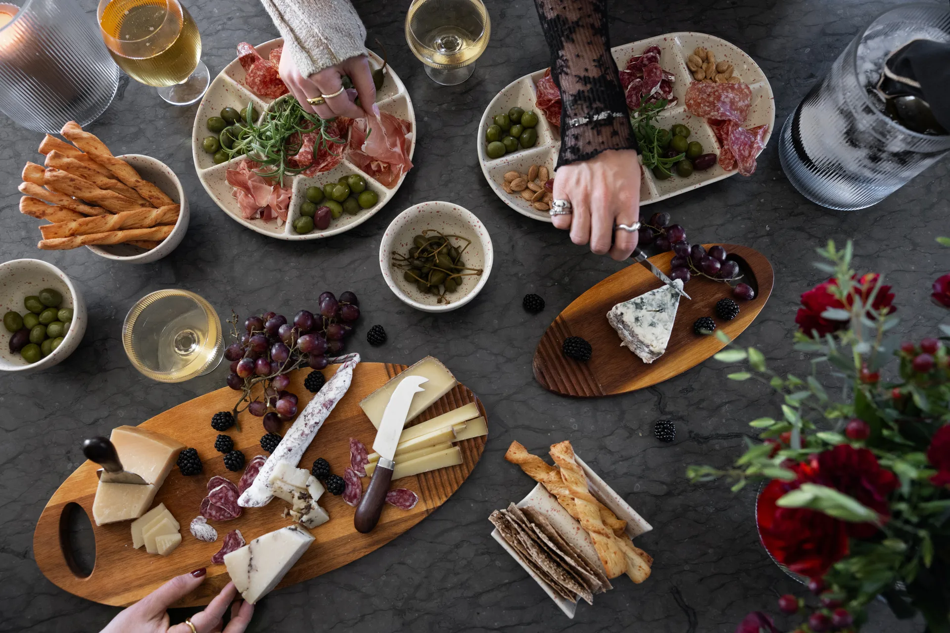 Ditte serving platter large 20x36 cm, Beige-burgundy Sagaform